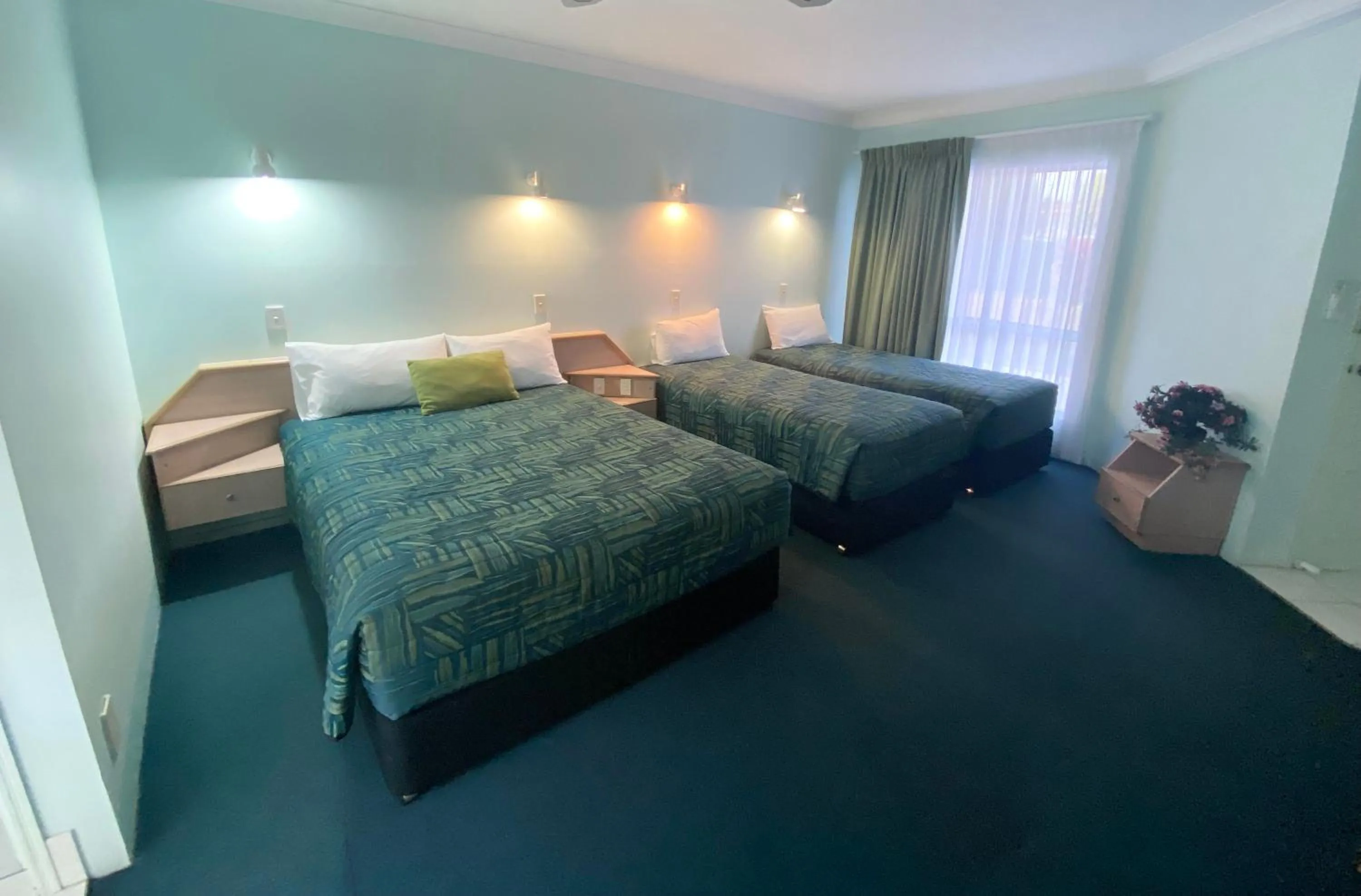 Bedroom, Bed in Runaway Bay Motor Inn