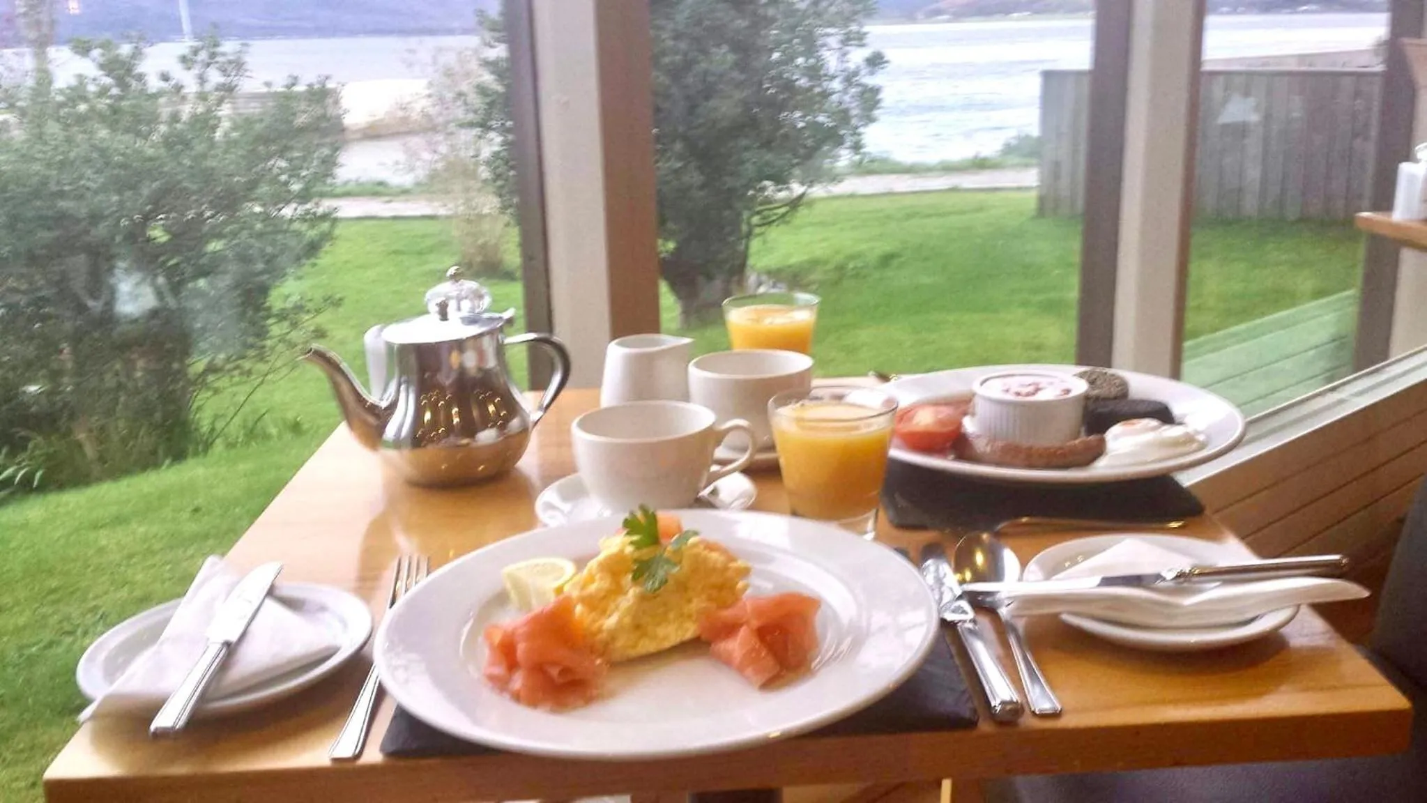 Food and drinks in Holly Tree Hotel, Swimming Pool & Hot Tub