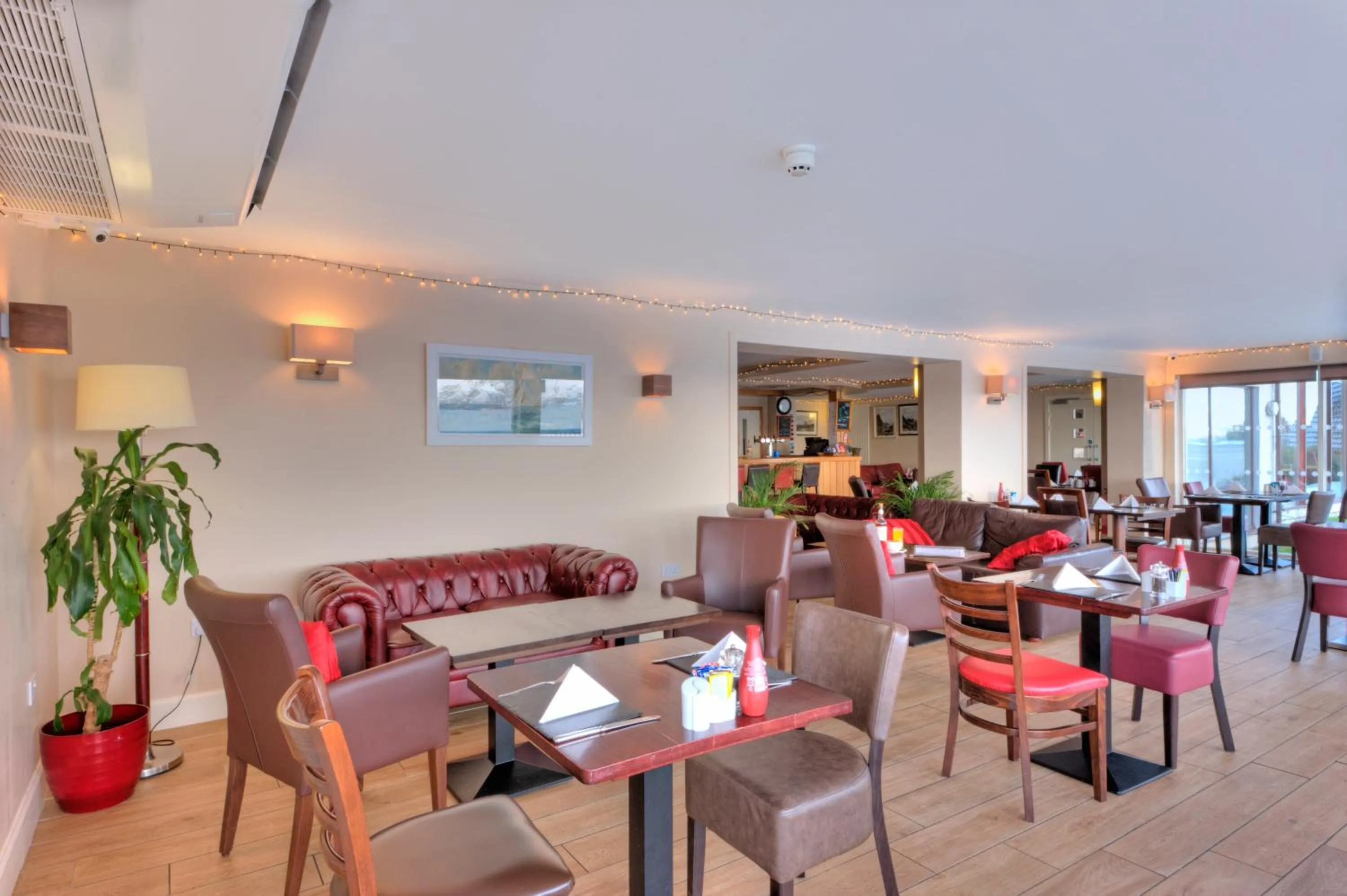 Restaurant/places to eat in Holly Tree Hotel, Swimming Pool & Hot Tub