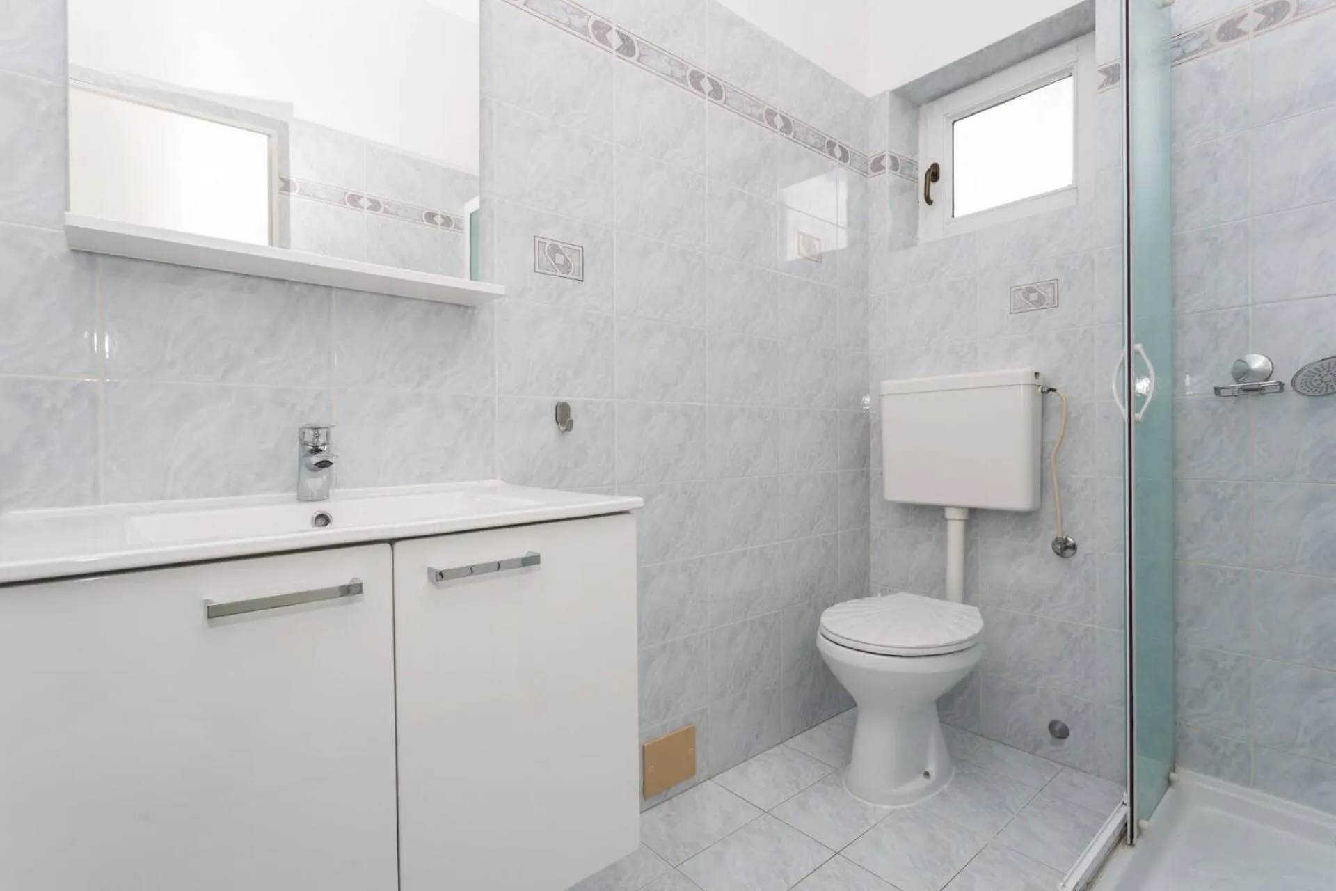 Toilet in Apartments Bernardeta 2