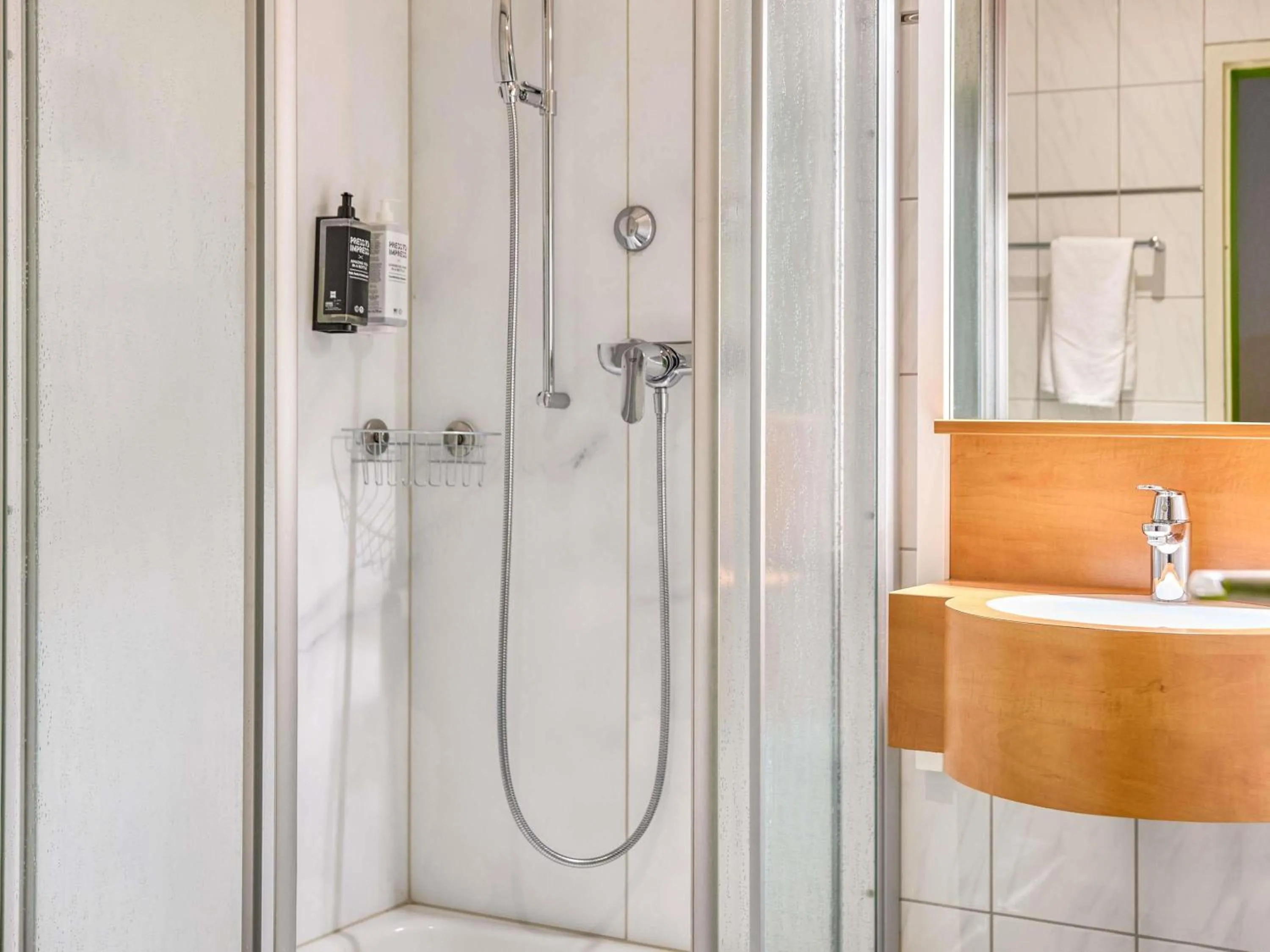 Bedroom in ibis Styles Luzern