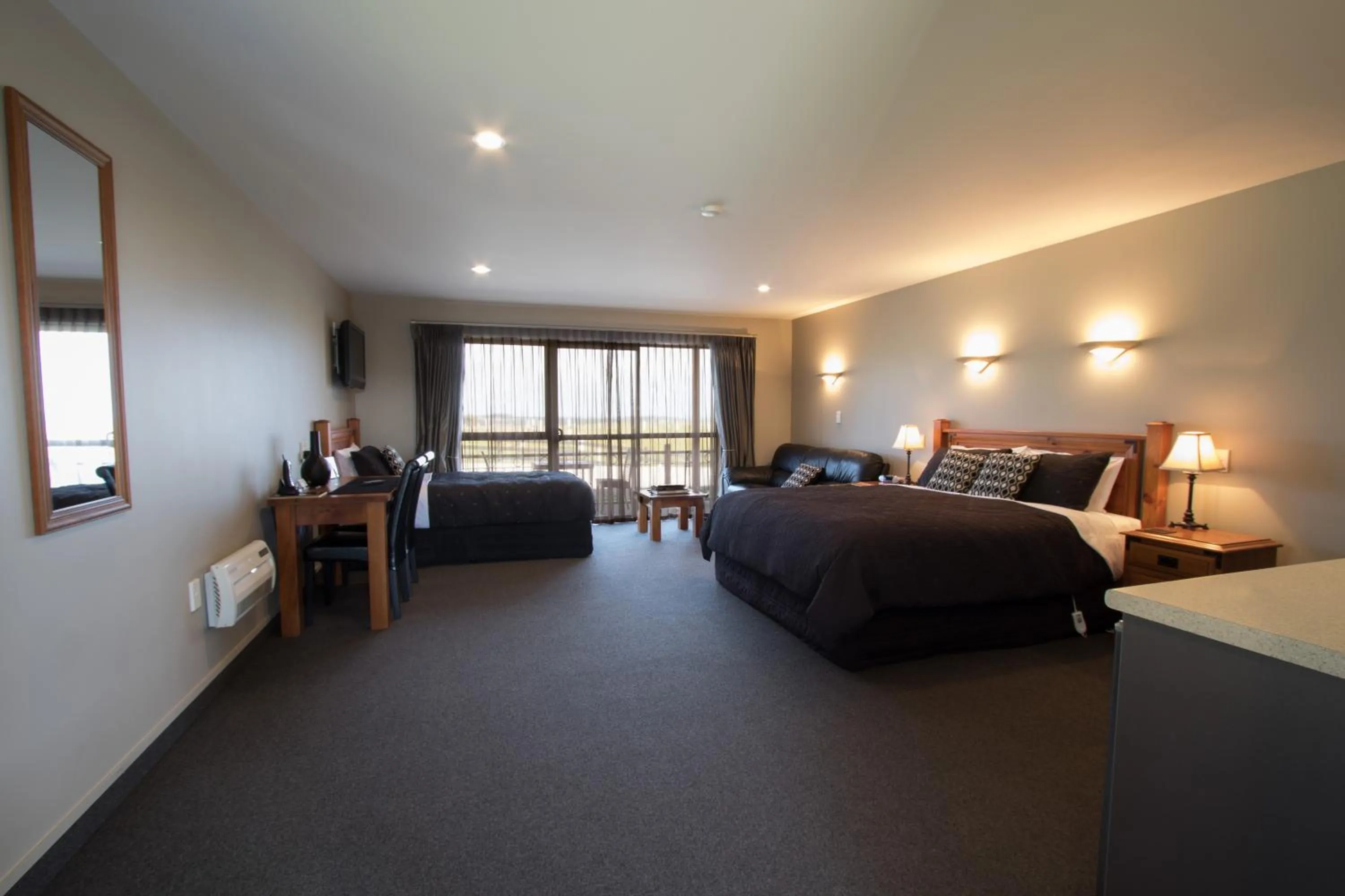 Seating area, Bed in Stations Inn