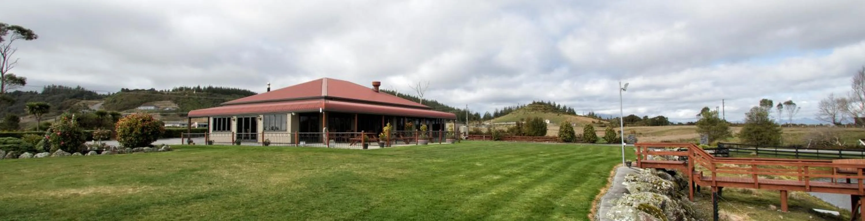 Restaurant/places to eat in Stations Inn