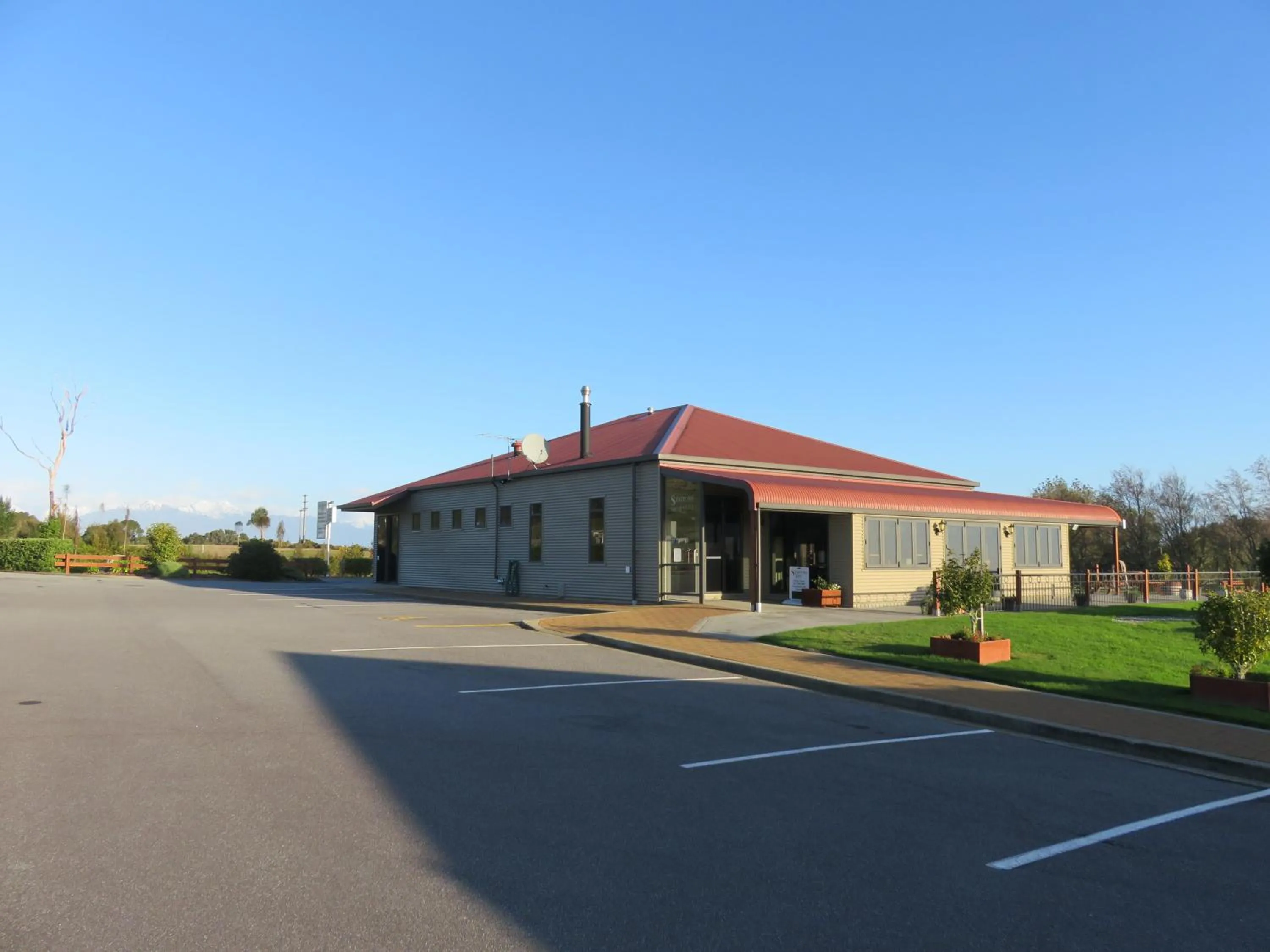 Restaurant/places to eat in Stations Inn