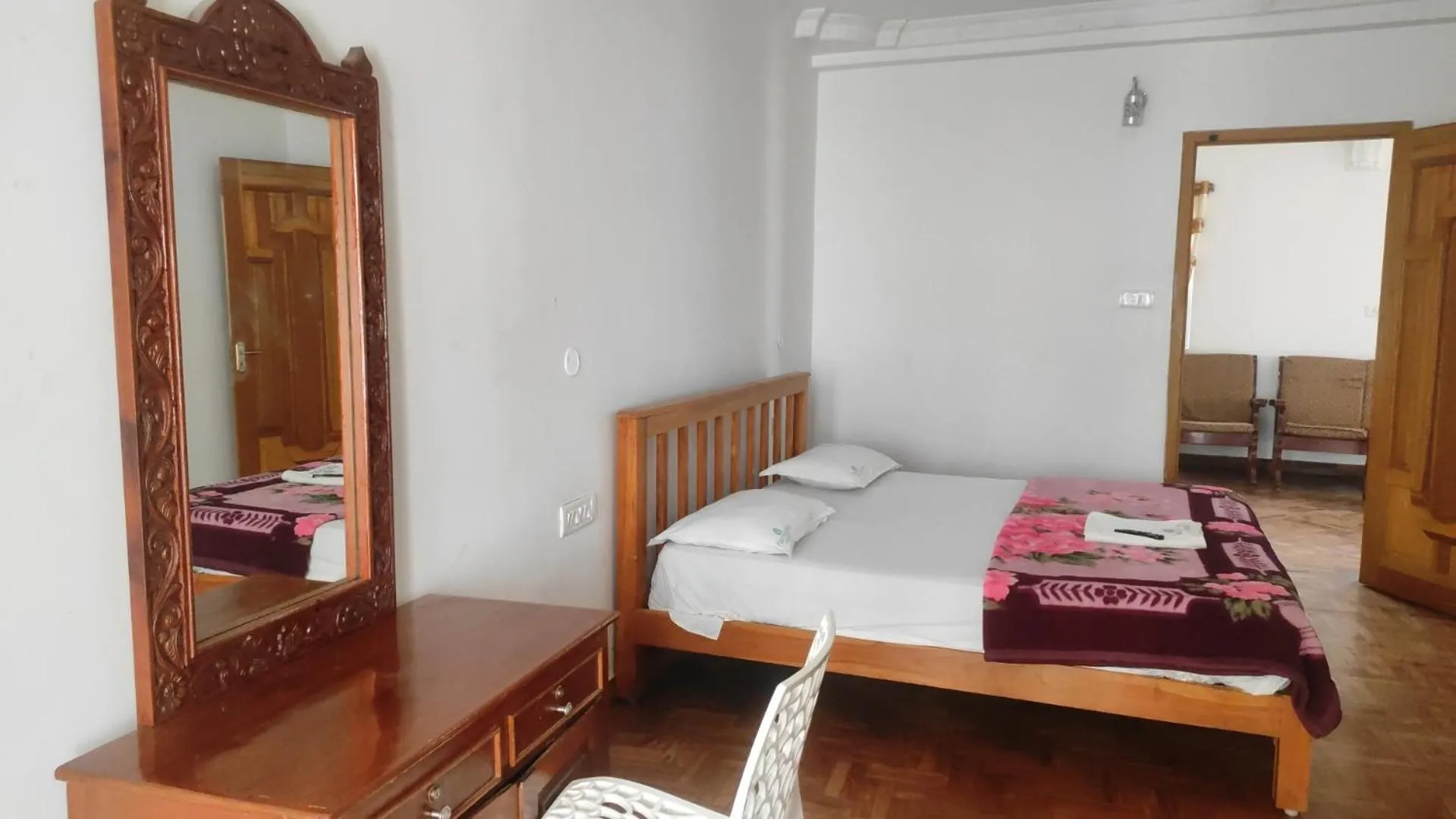 Bed in Pears Garden Royal Suite