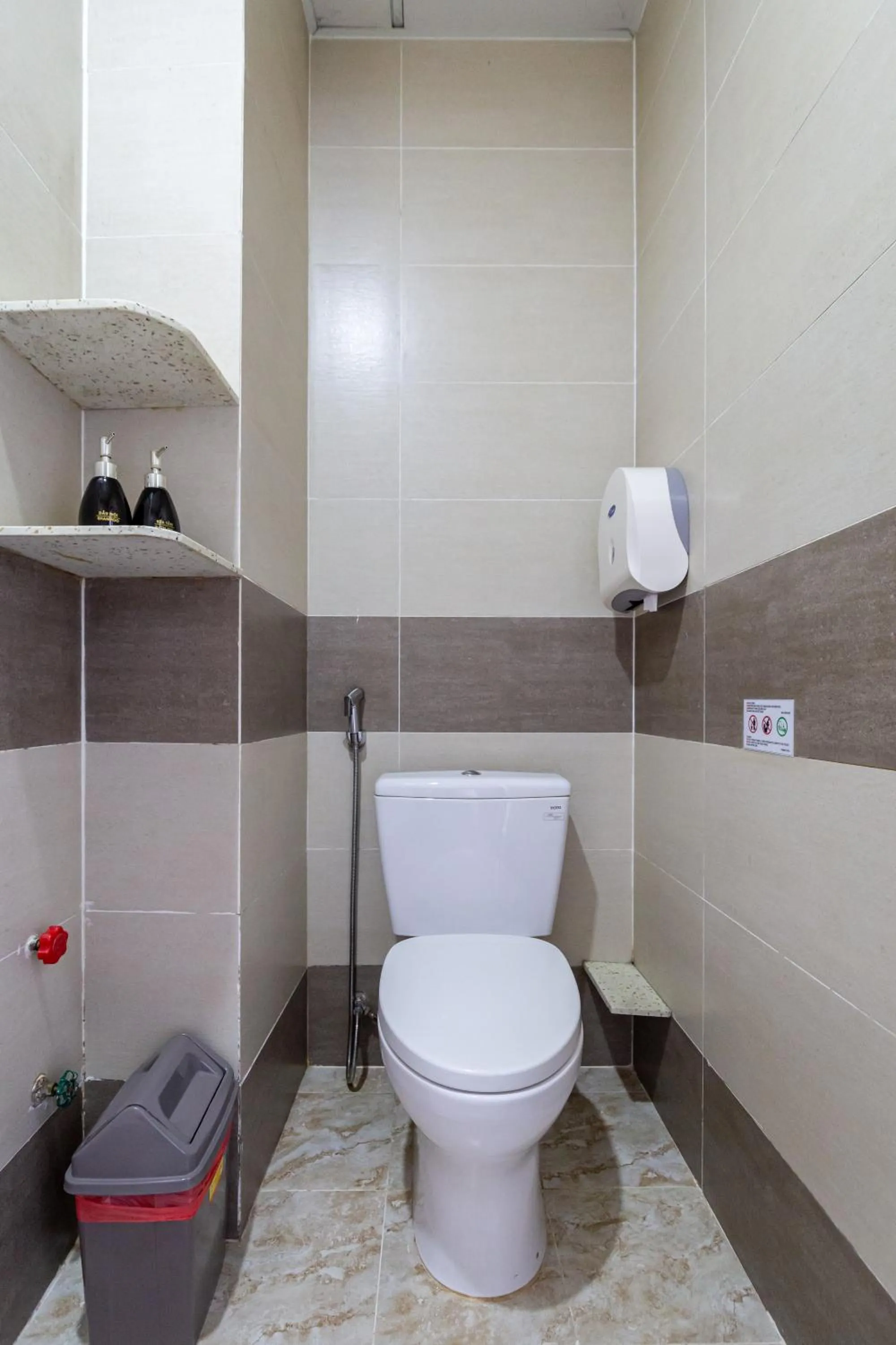 Shower in Cola's Homestay