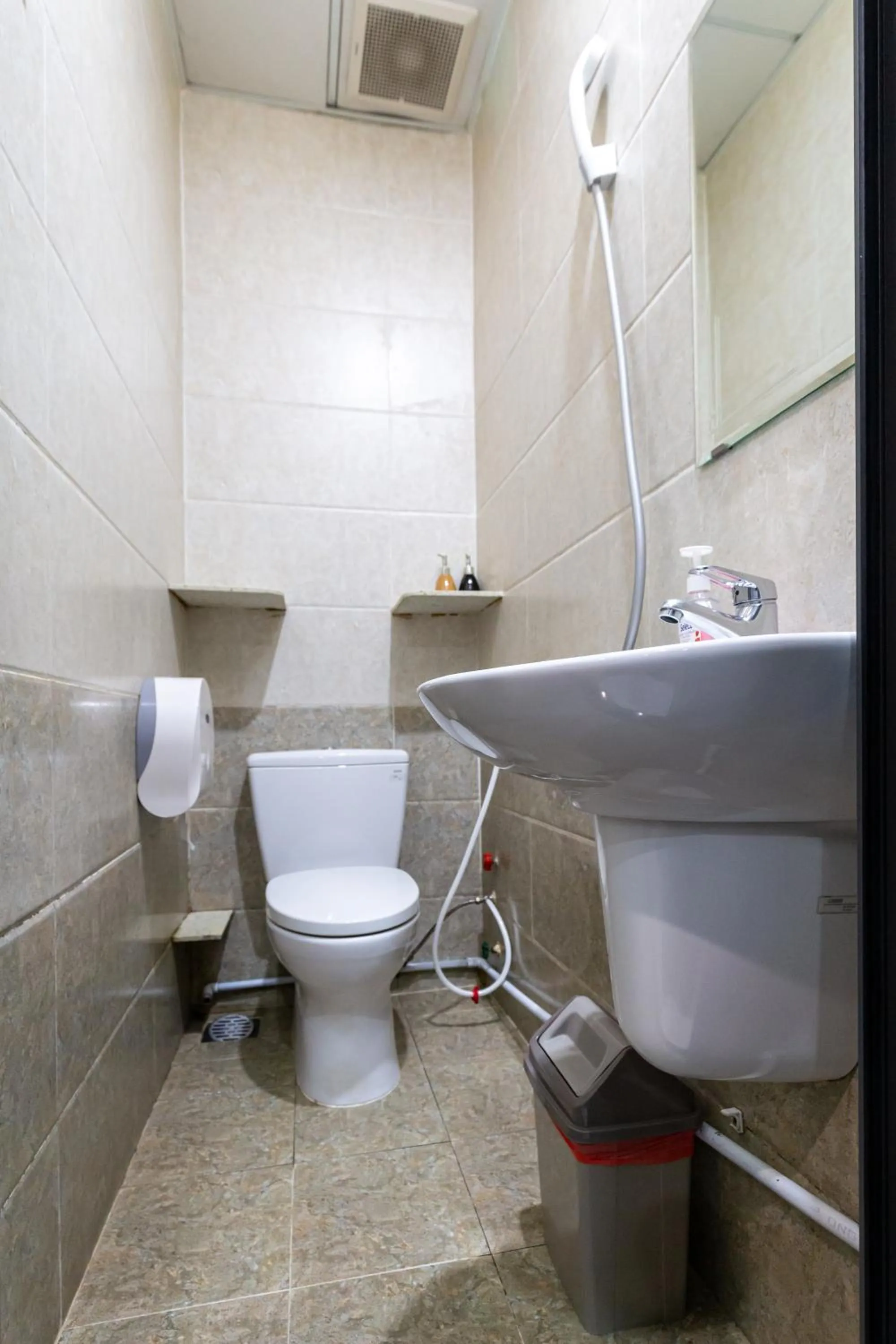 Toilet in Cola's Homestay