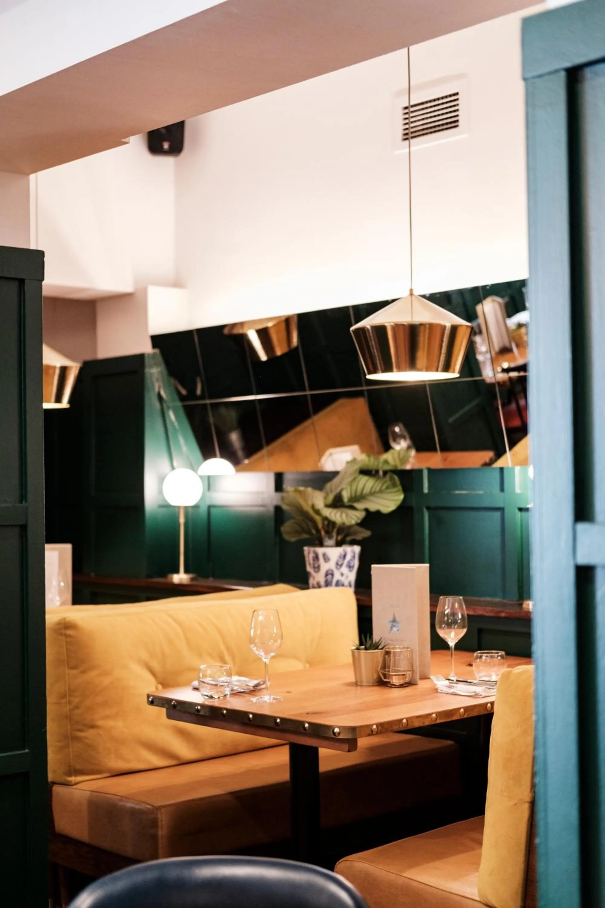 Food and drinks in The White Star Tavern