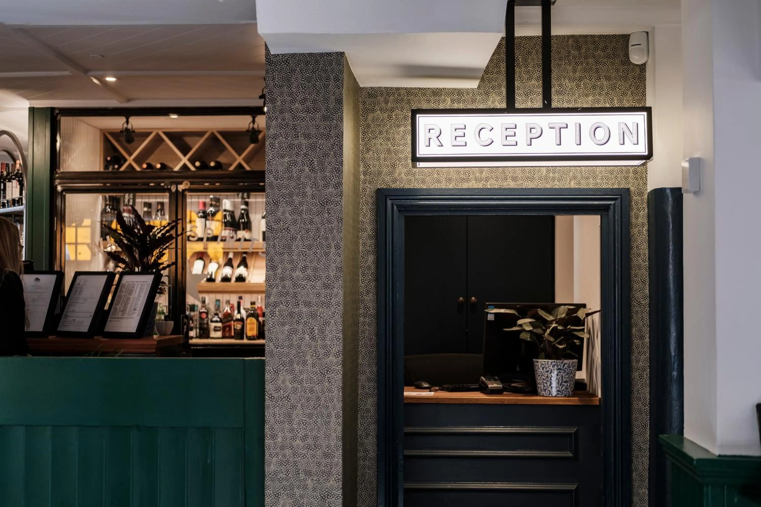 Lobby or reception in The White Star Tavern