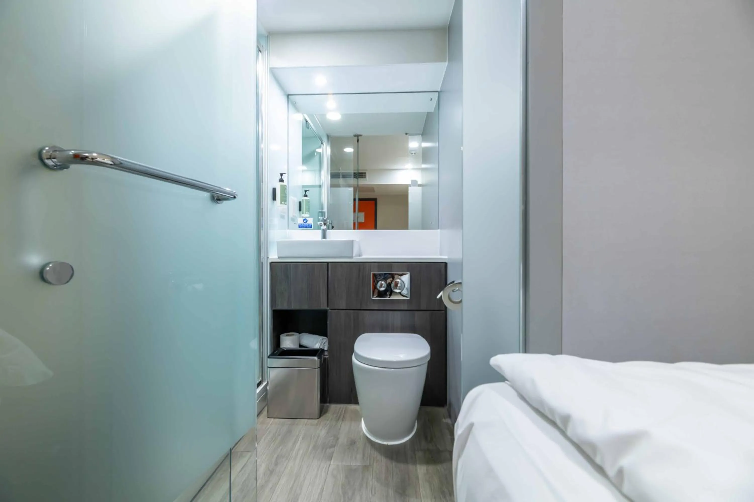 Bathroom, Bed in easyHotel Leeds