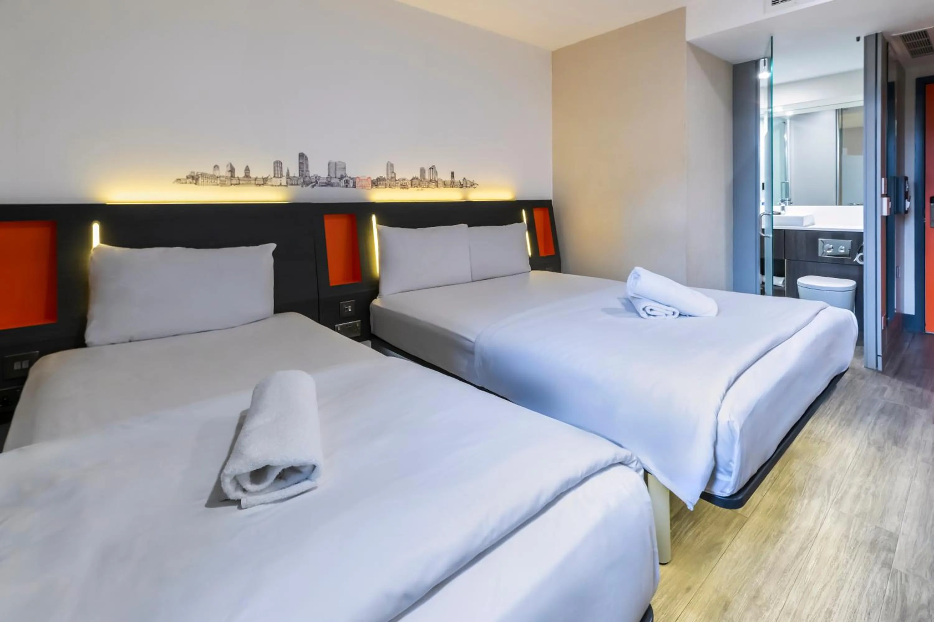 Bedroom, Bed in easyHotel Leeds