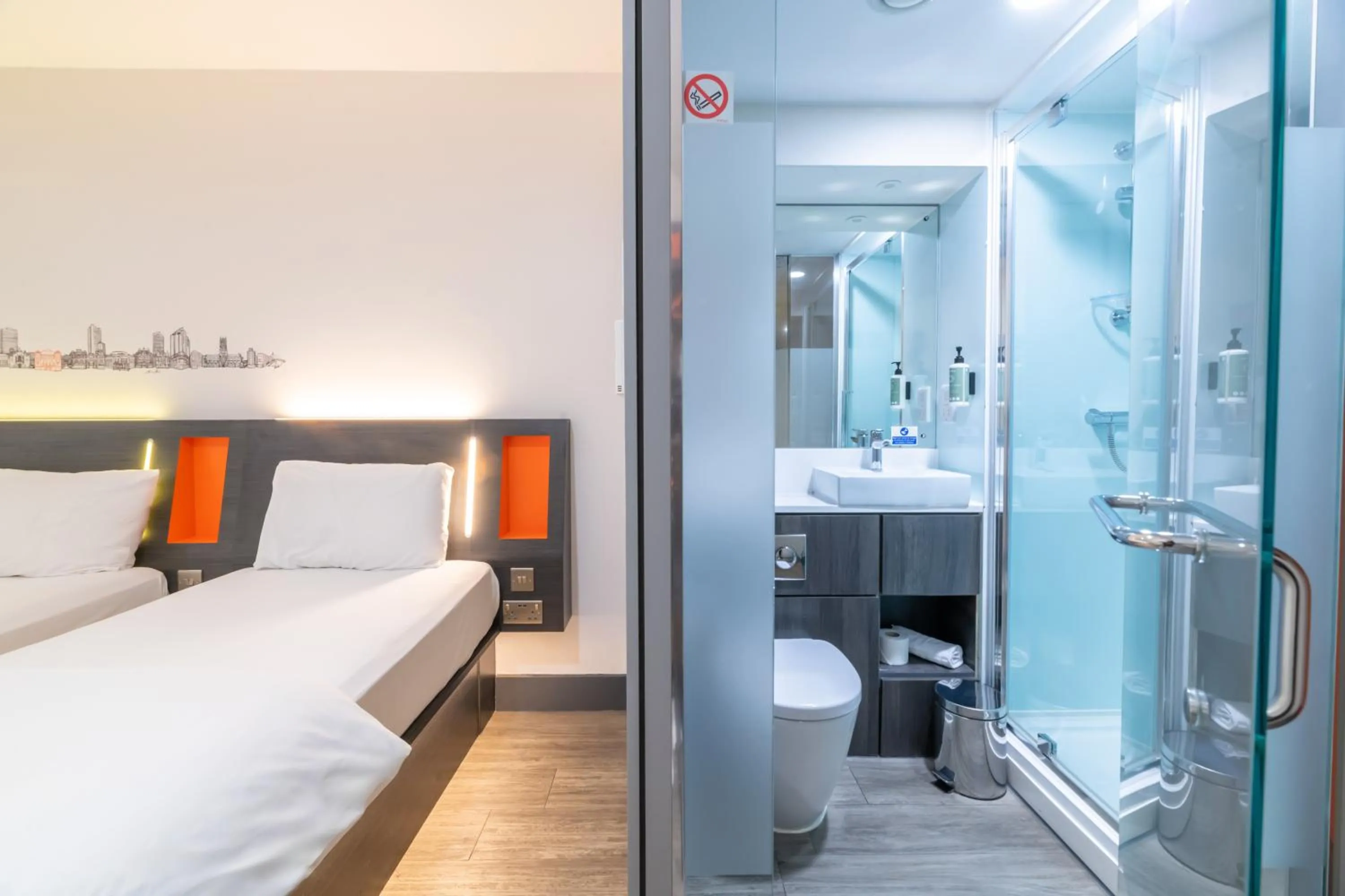 Bathroom, Bed in easyHotel Leeds