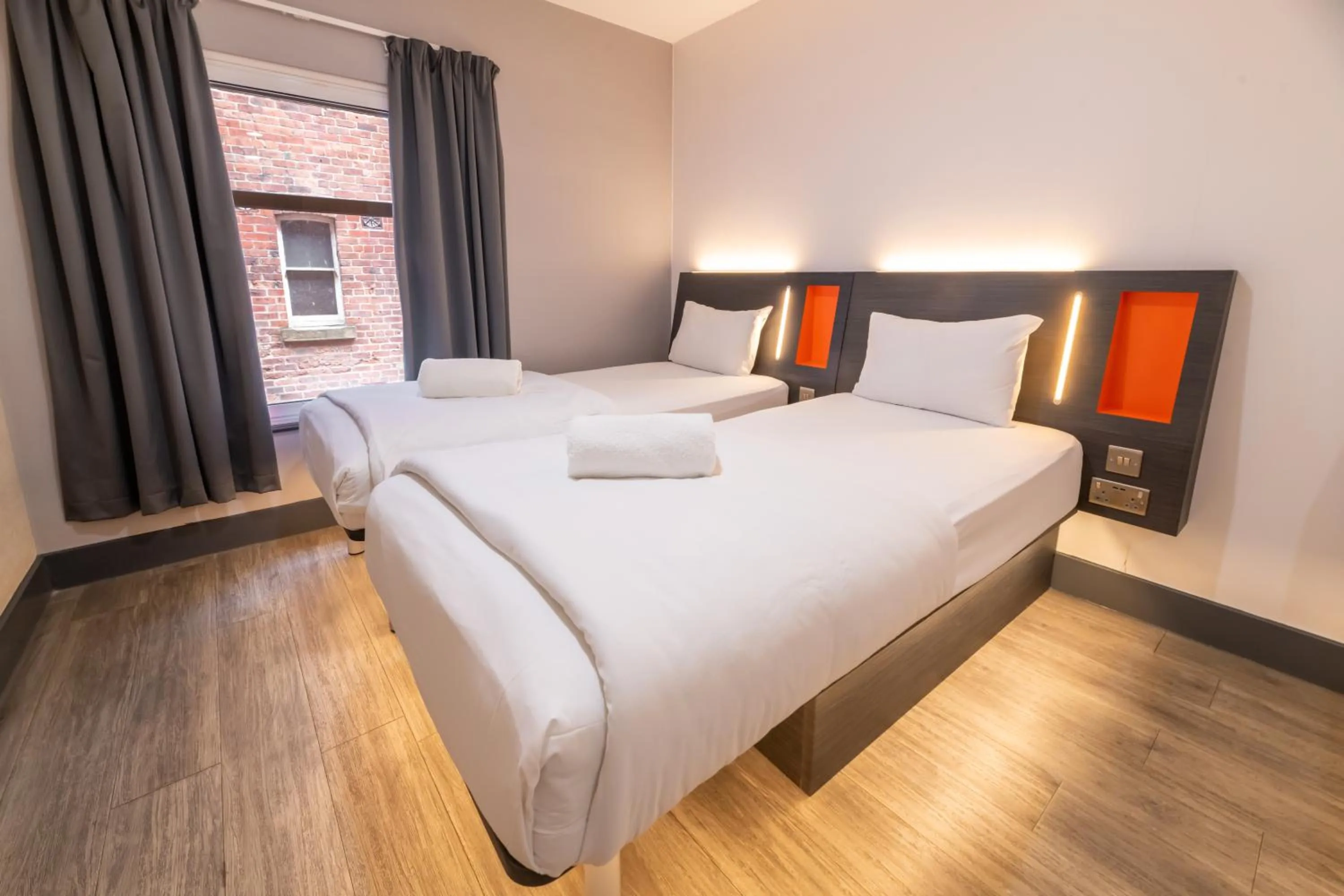 Bedroom, Bed in easyHotel Leeds