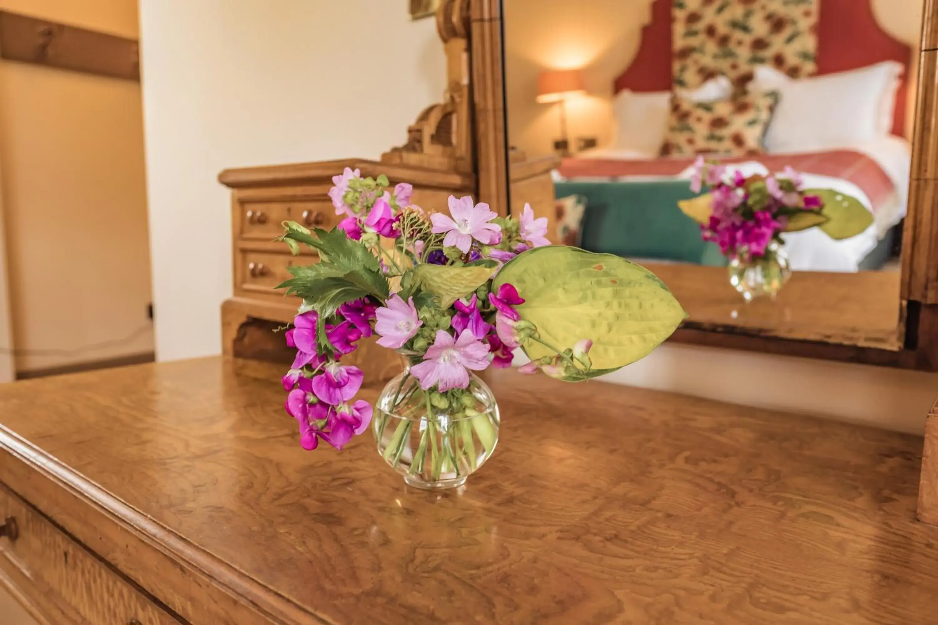 Junior Suite with Garden View in Atholl Arms Hotel Junior Suite with Garden View in Atholl Arms Hotel