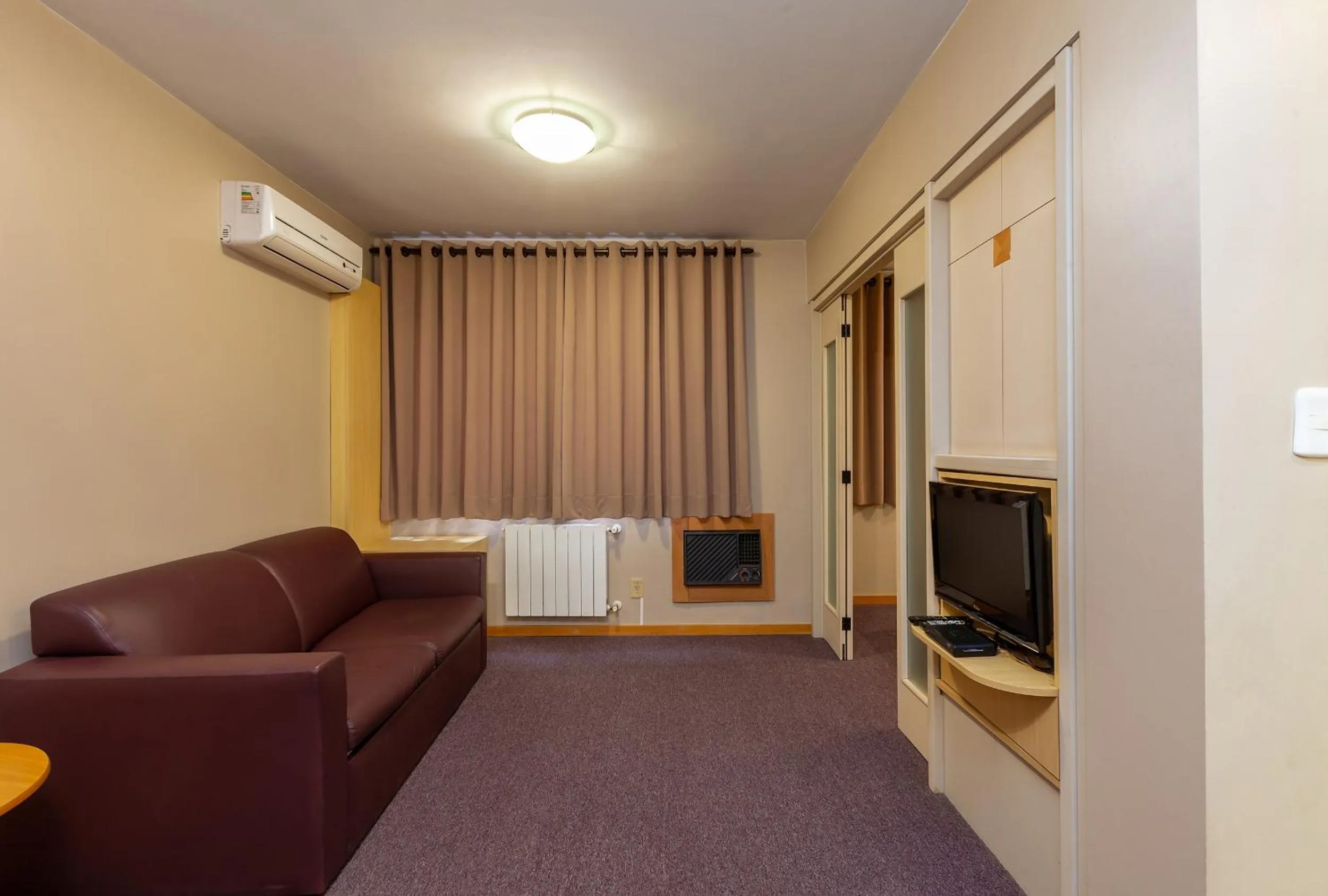 TV and multimedia in Tri Hotel & Flat Caxias