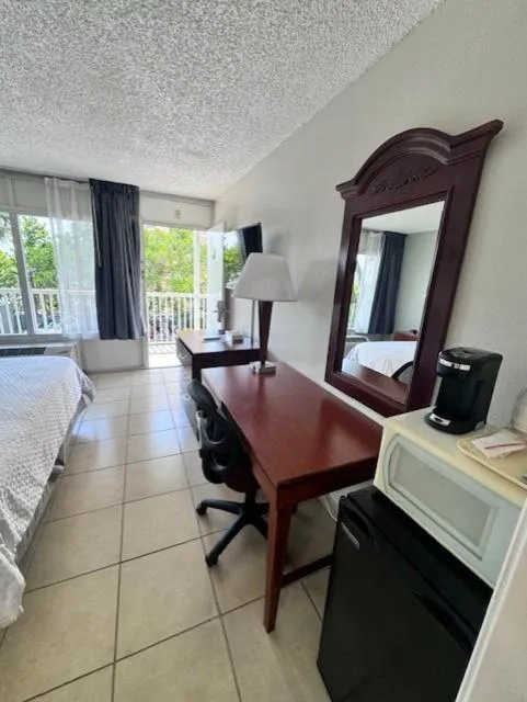 Bedroom, Bed in Clearwater Beach Hotel