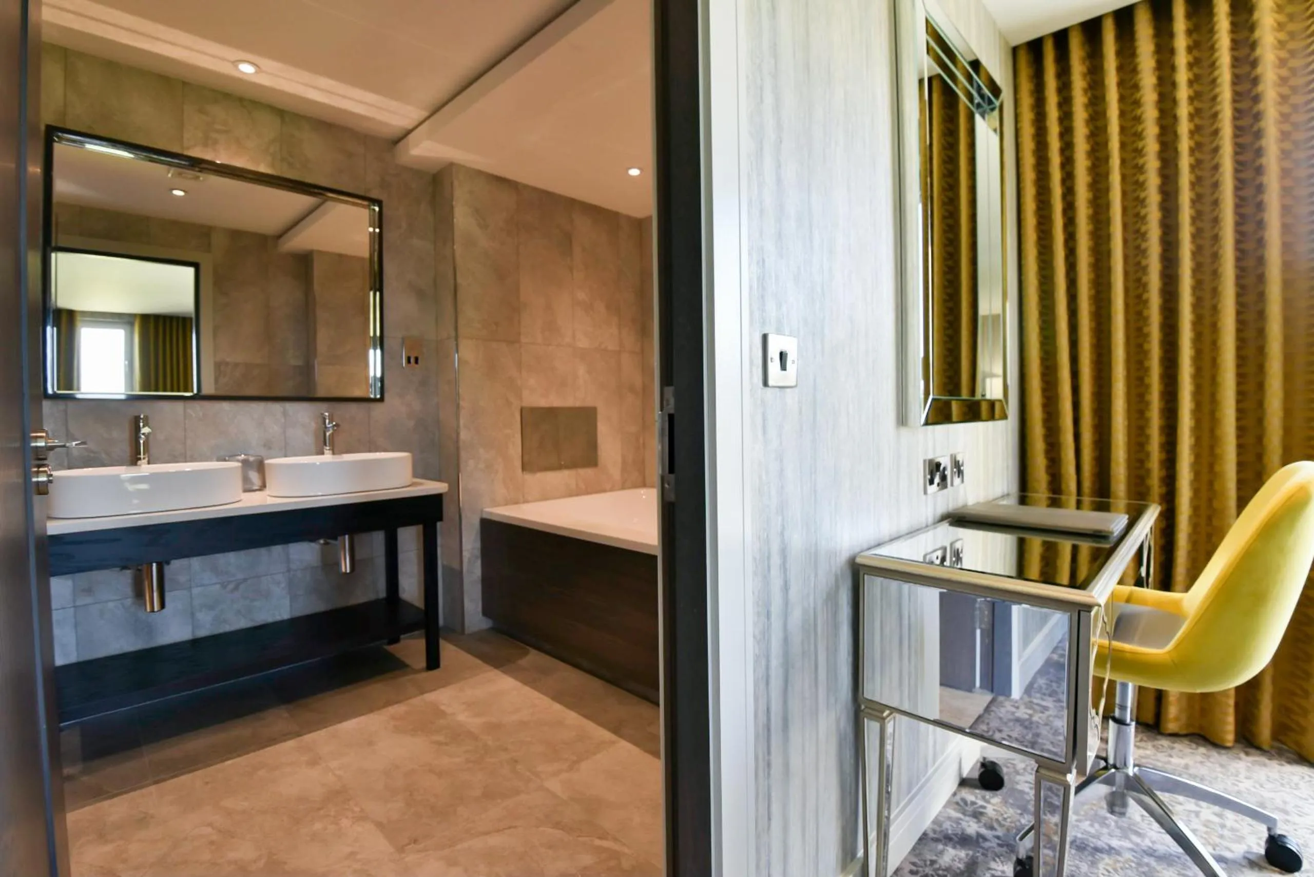 Bathroom in Hetland Hall Hotel