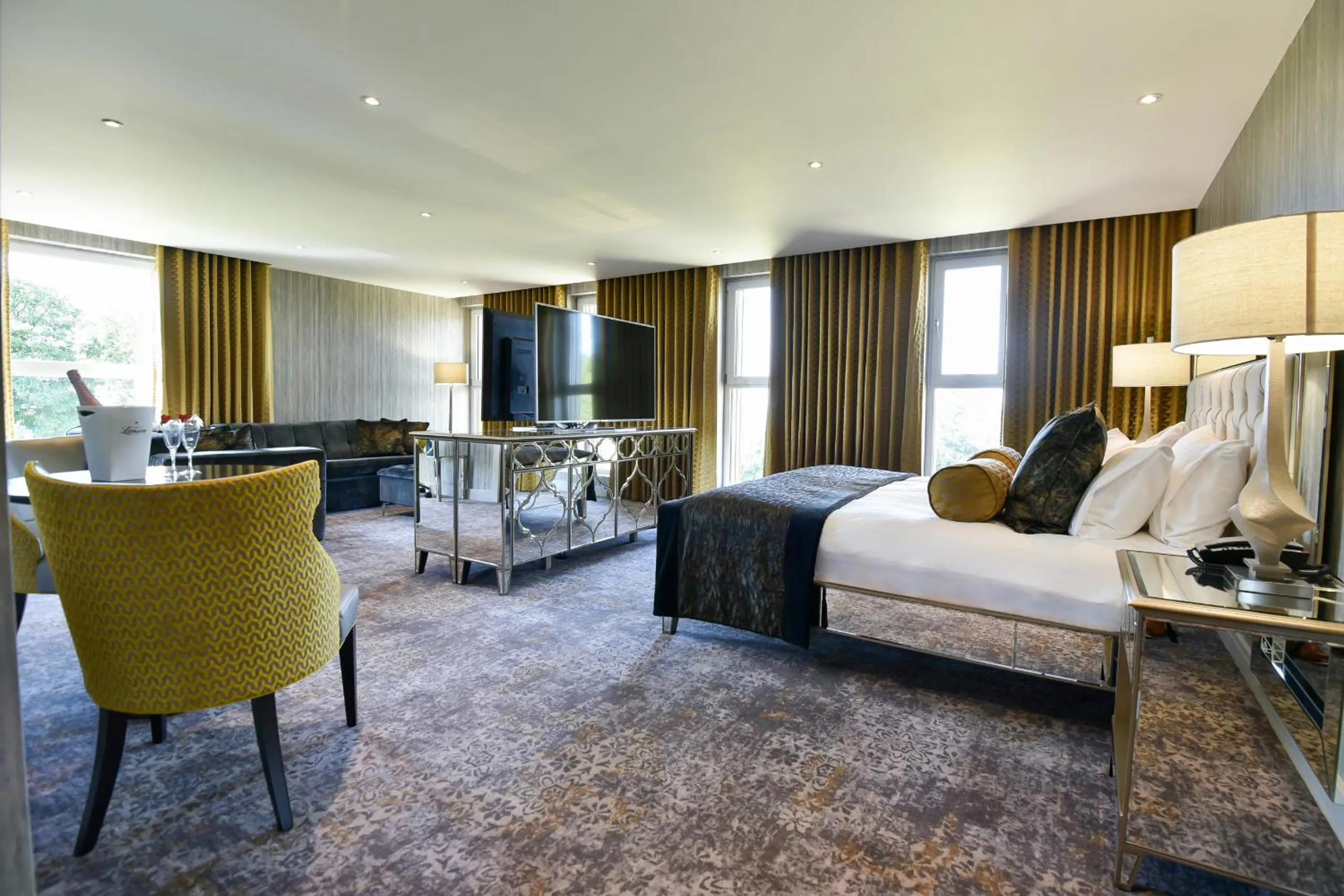 TV and multimedia, Bed in Hetland Hall Hotel