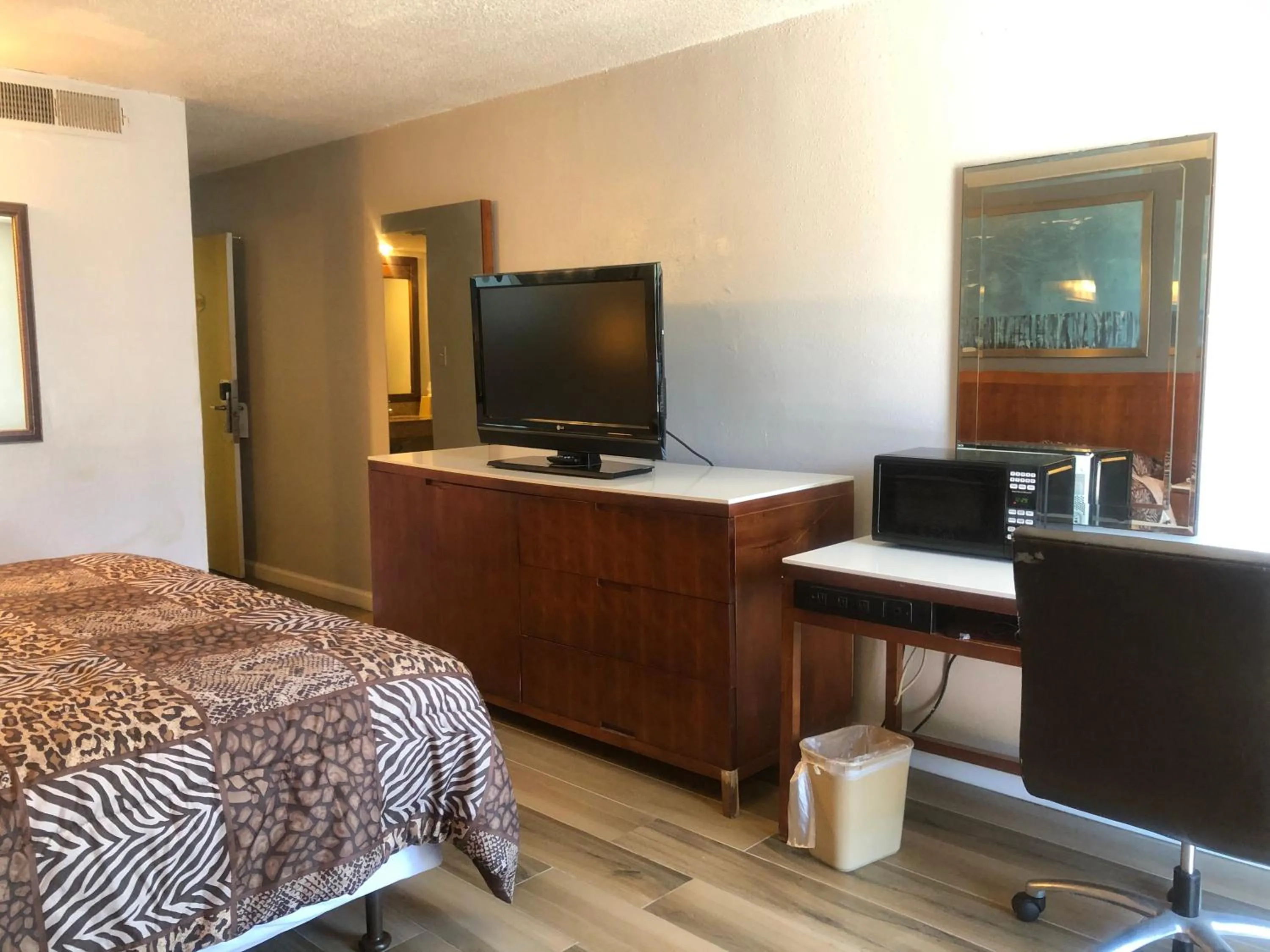 TV and multimedia, Bed in Western Inn