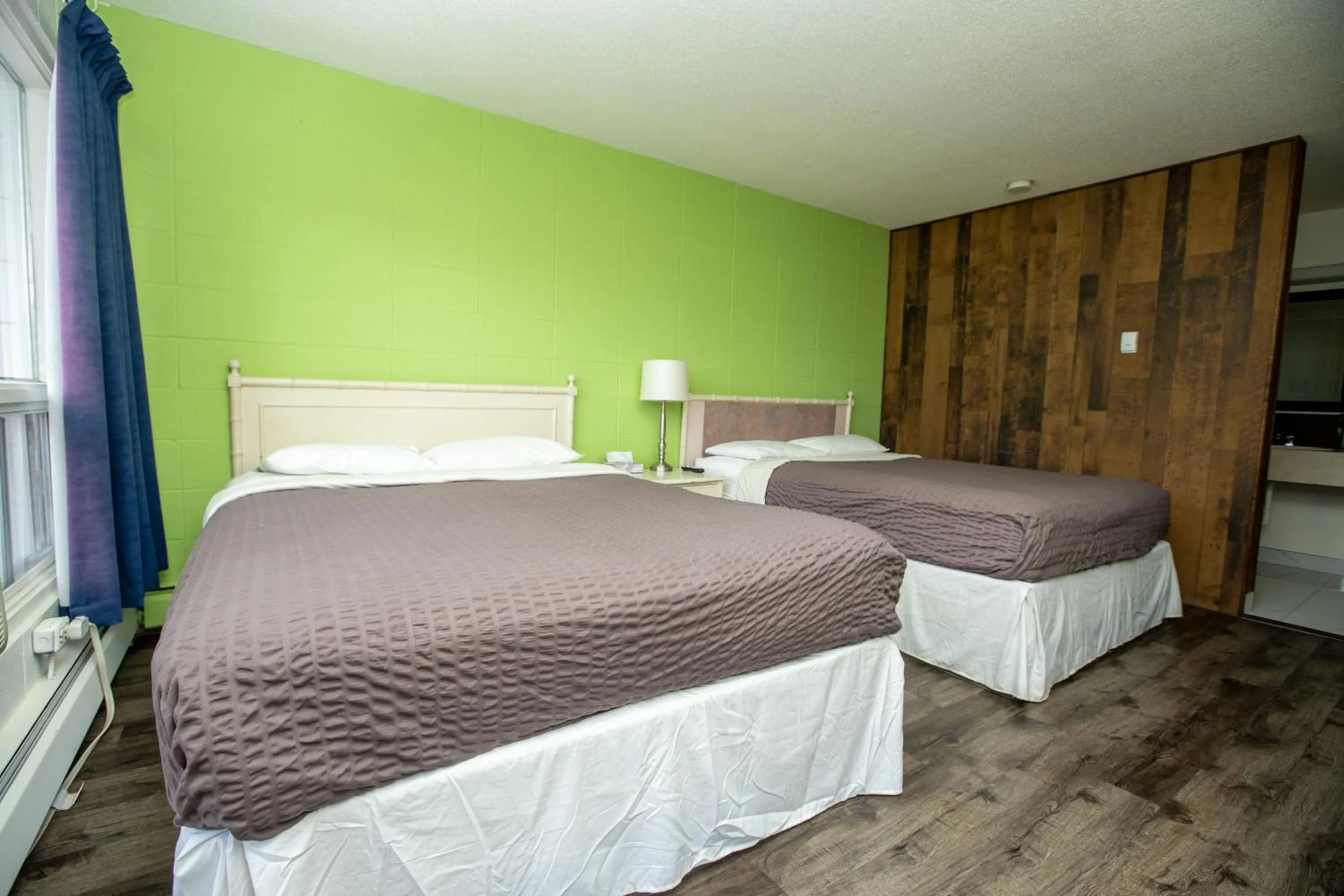 Bed in Camrose Motel