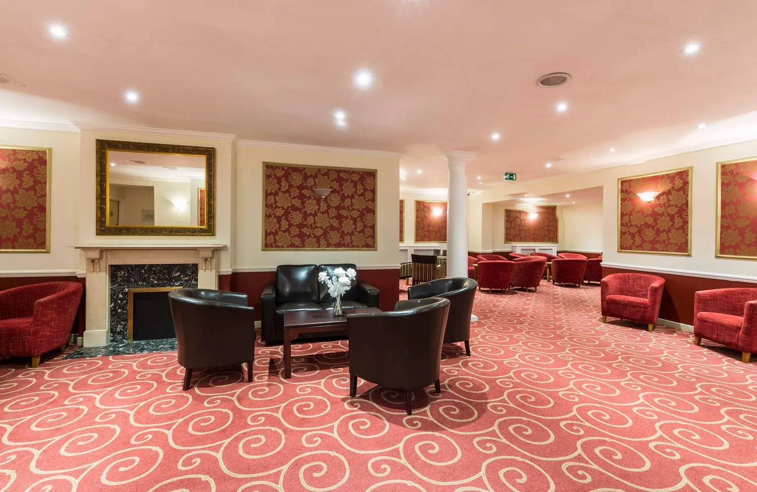 Lounge or bar in Ramada by Wyndham Cheltenham