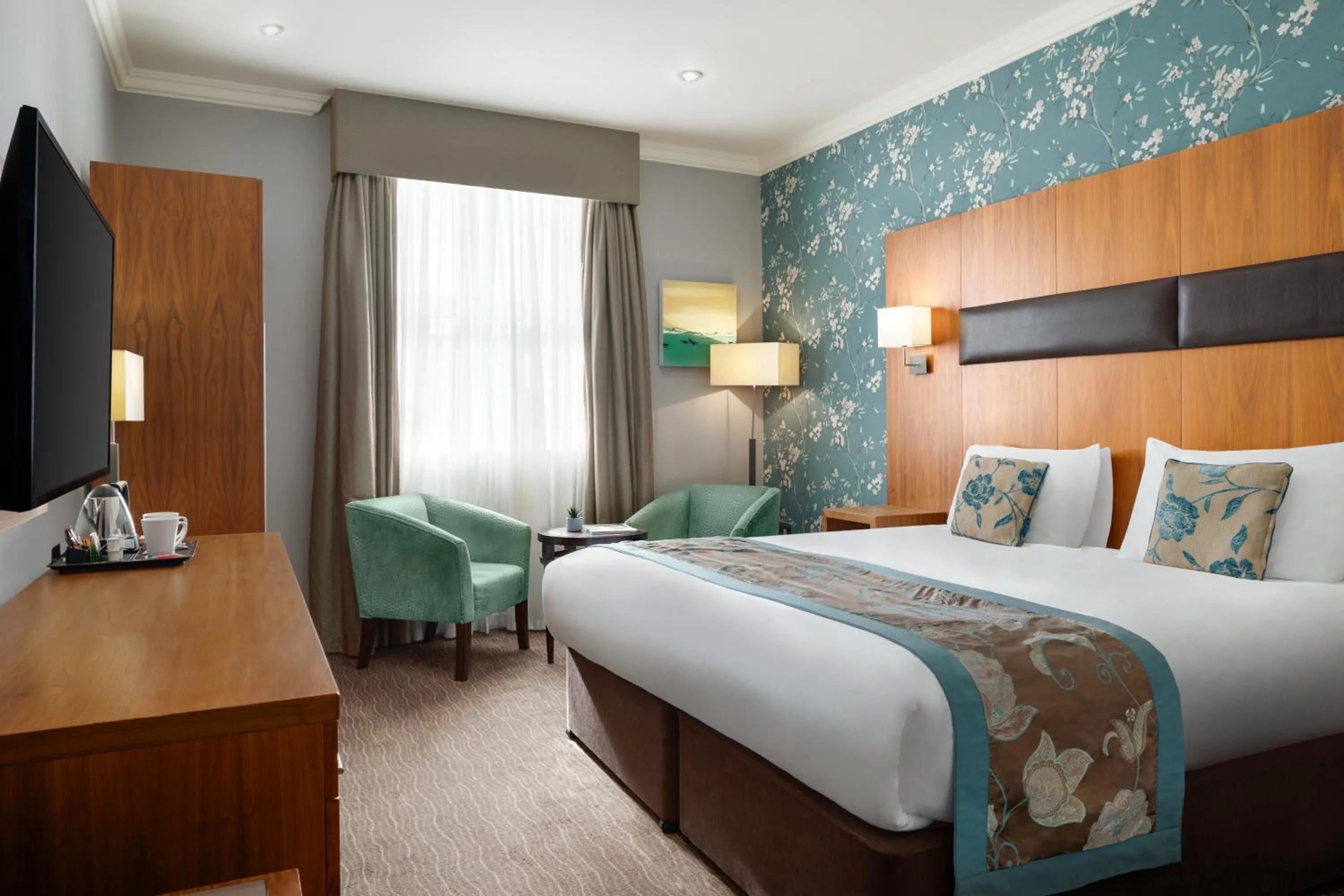 Bedroom, Bed in Ramada by Wyndham Cheltenham