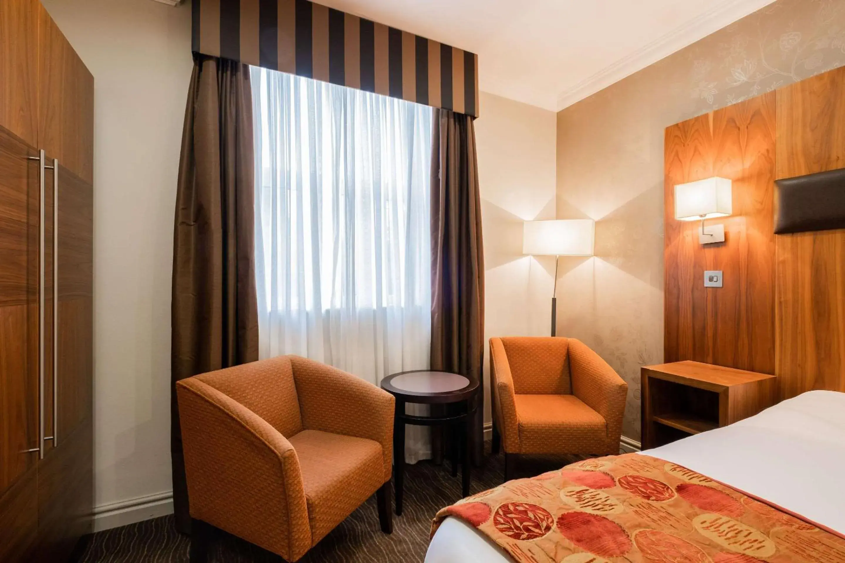 Business King Room - Non-Smoking in Ramada by Wyndham Cheltenham Business King Room - Non-Smoking in Ramada by Wyndham Cheltenham