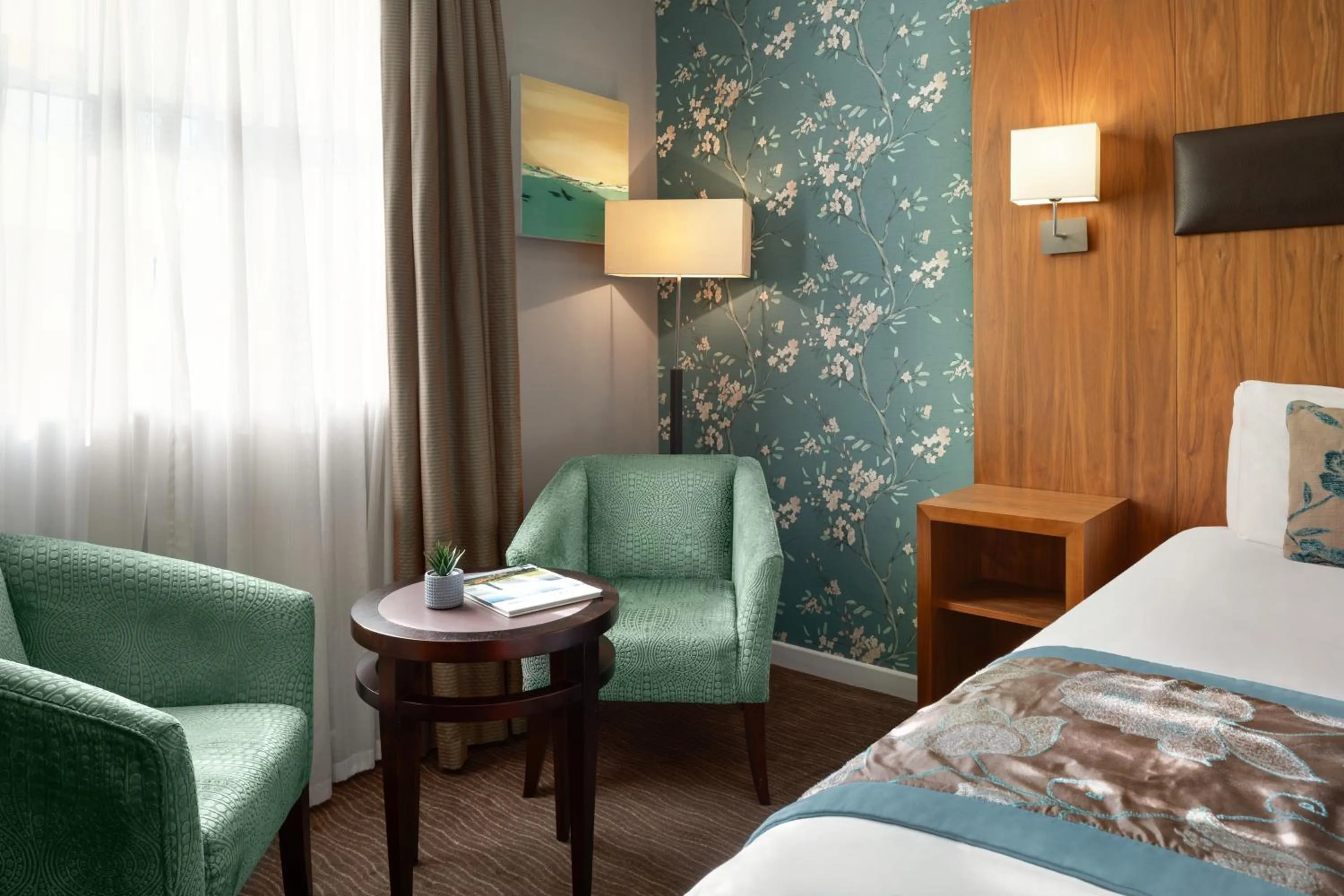 Bedroom, Bed in Ramada by Wyndham Cheltenham