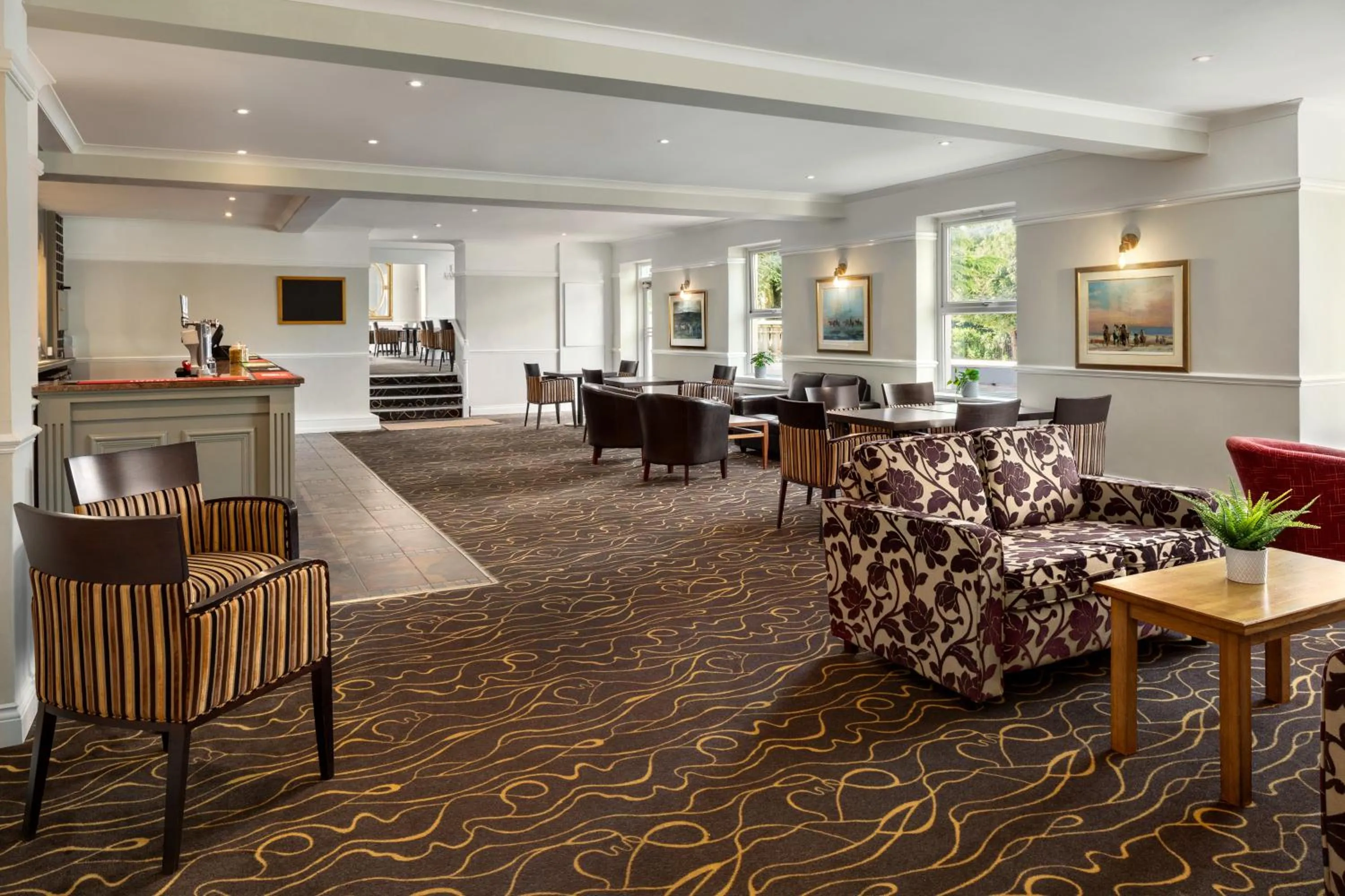 Lounge or bar in Ramada by Wyndham Cheltenham