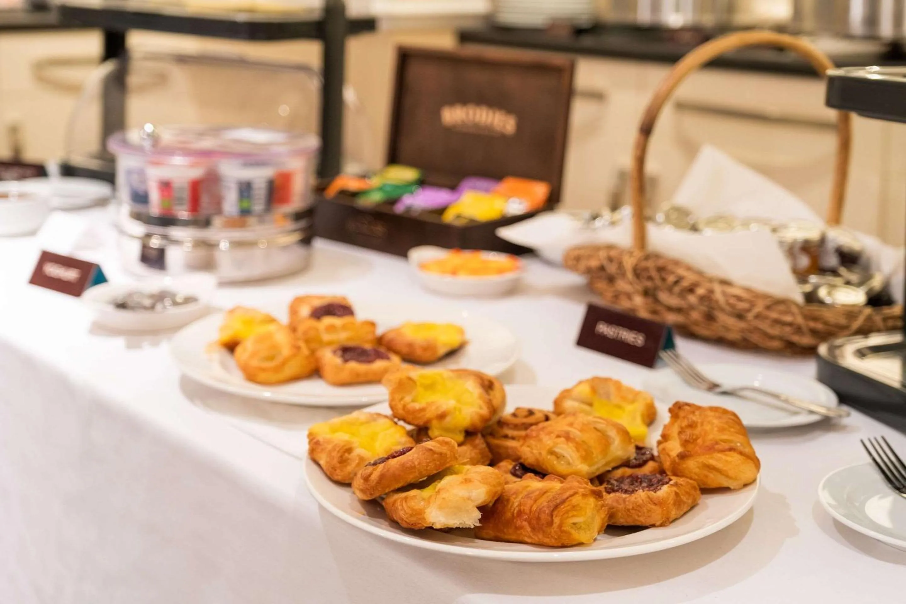 Dining area in Ramada by Wyndham Cheltenham