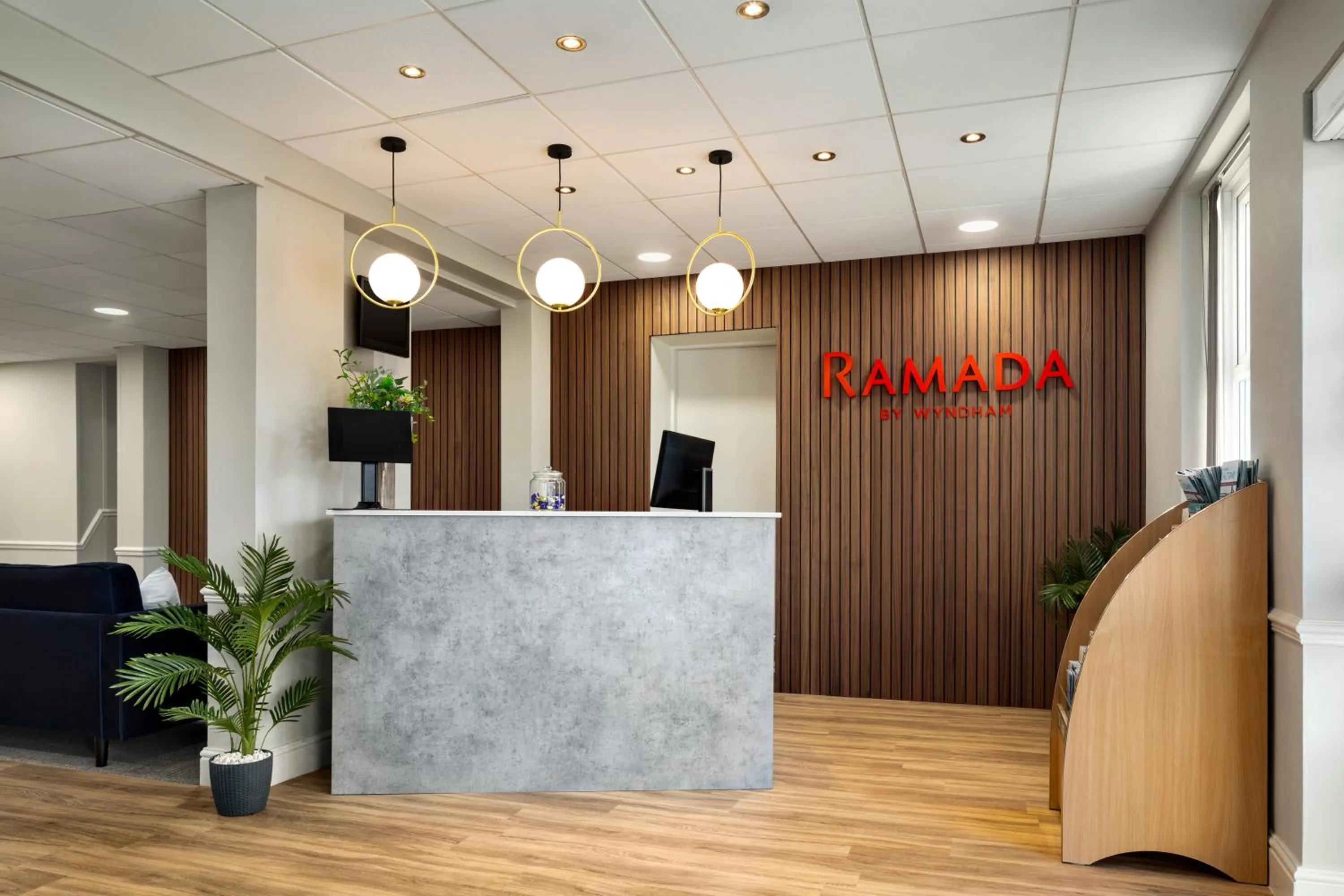 Lobby or reception in Ramada by Wyndham Cheltenham