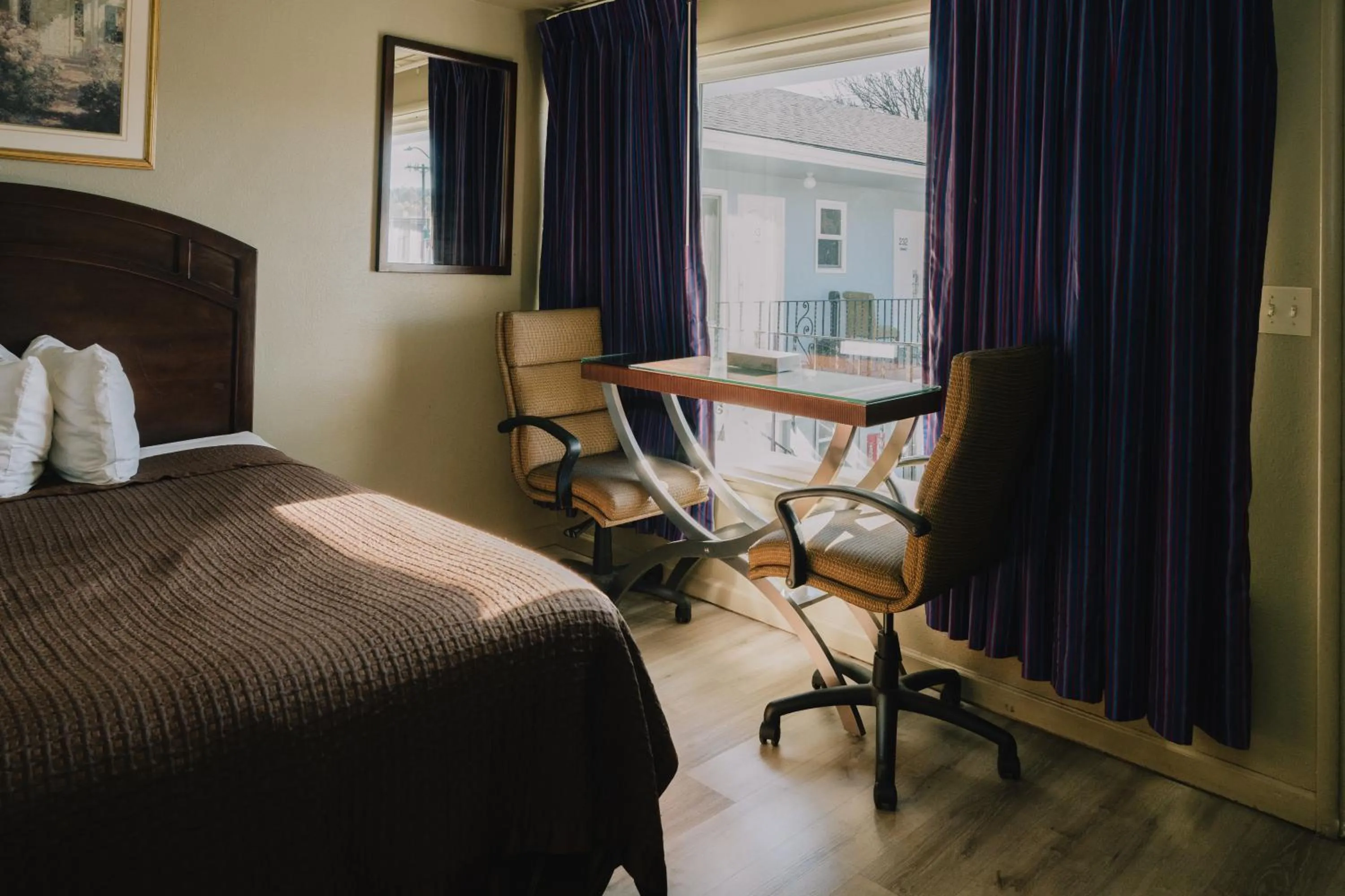 Bed in La Hacienda Motel