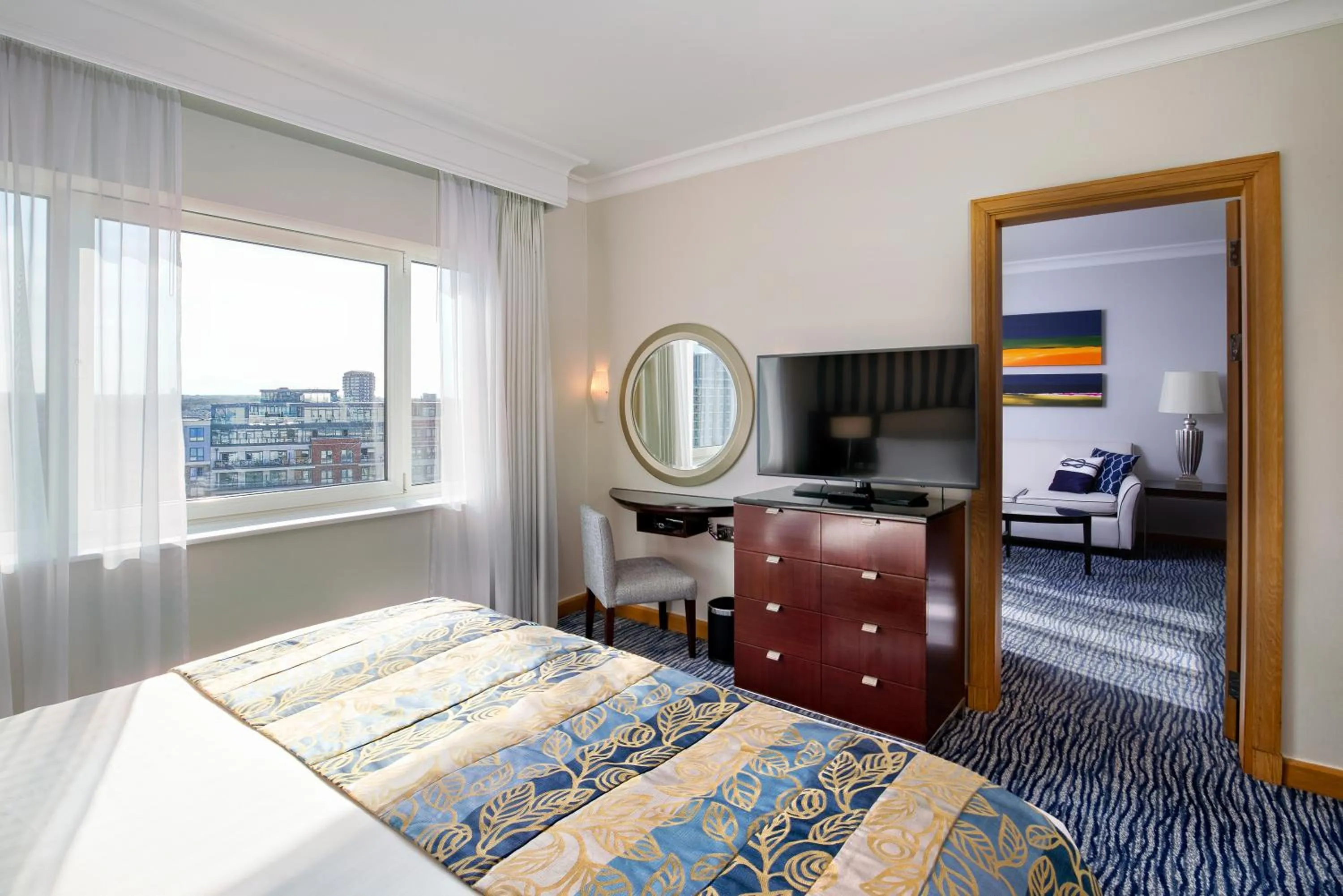 TV and multimedia, Bed in The Chelsea Harbour Hotel and Spa