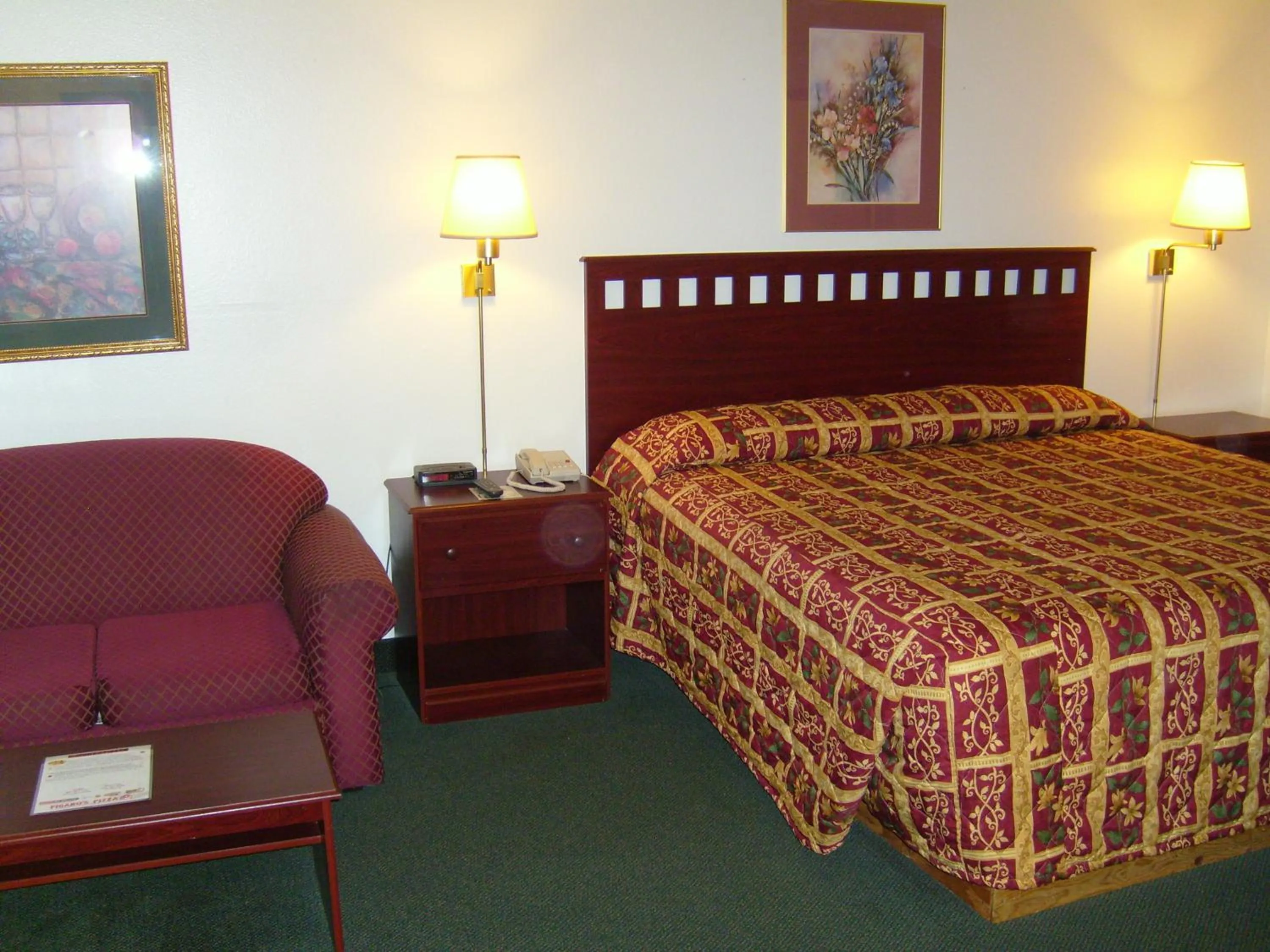 Bed in Shanico Inn