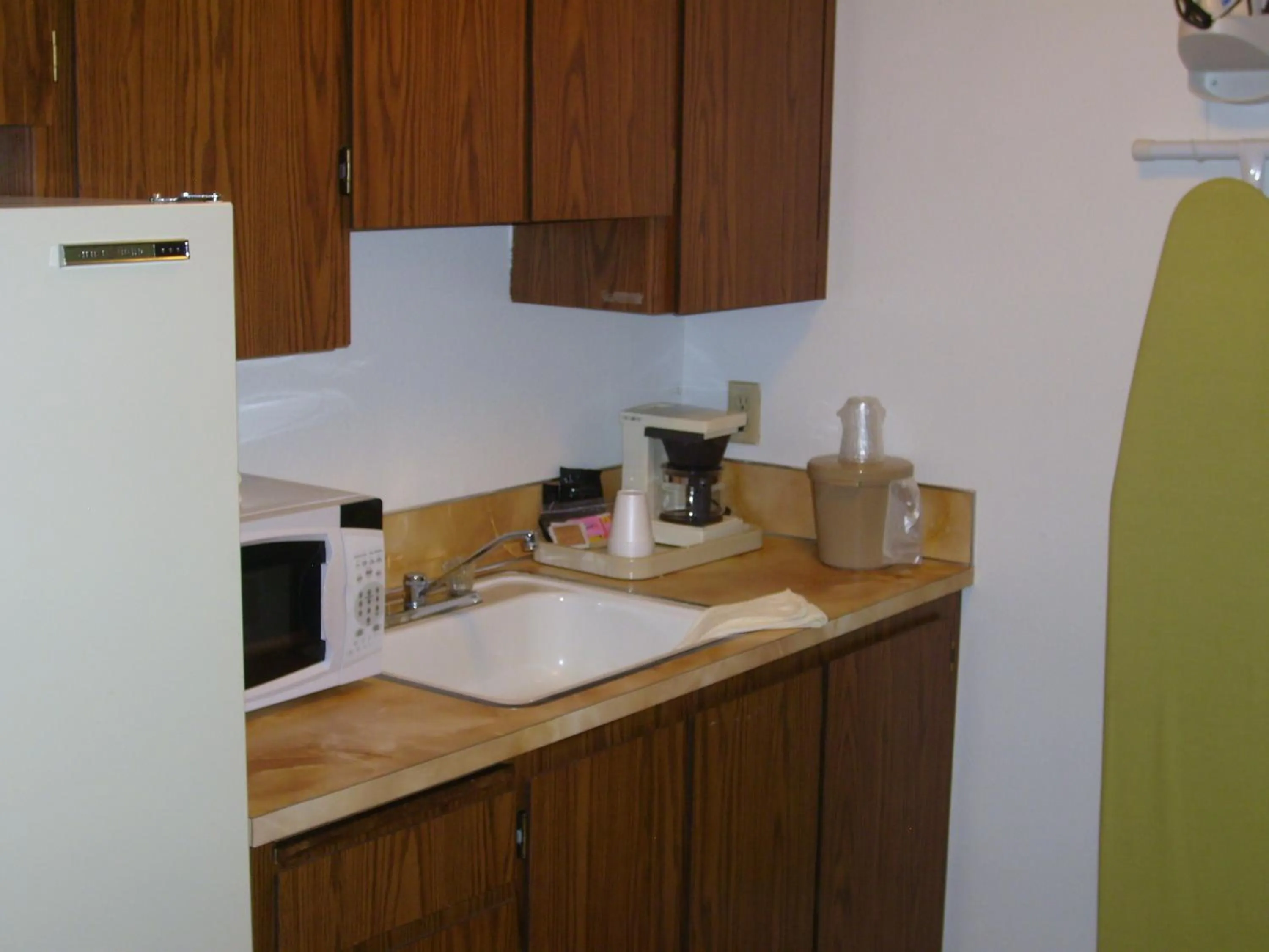 Kitchen or kitchenette in Shanico Inn