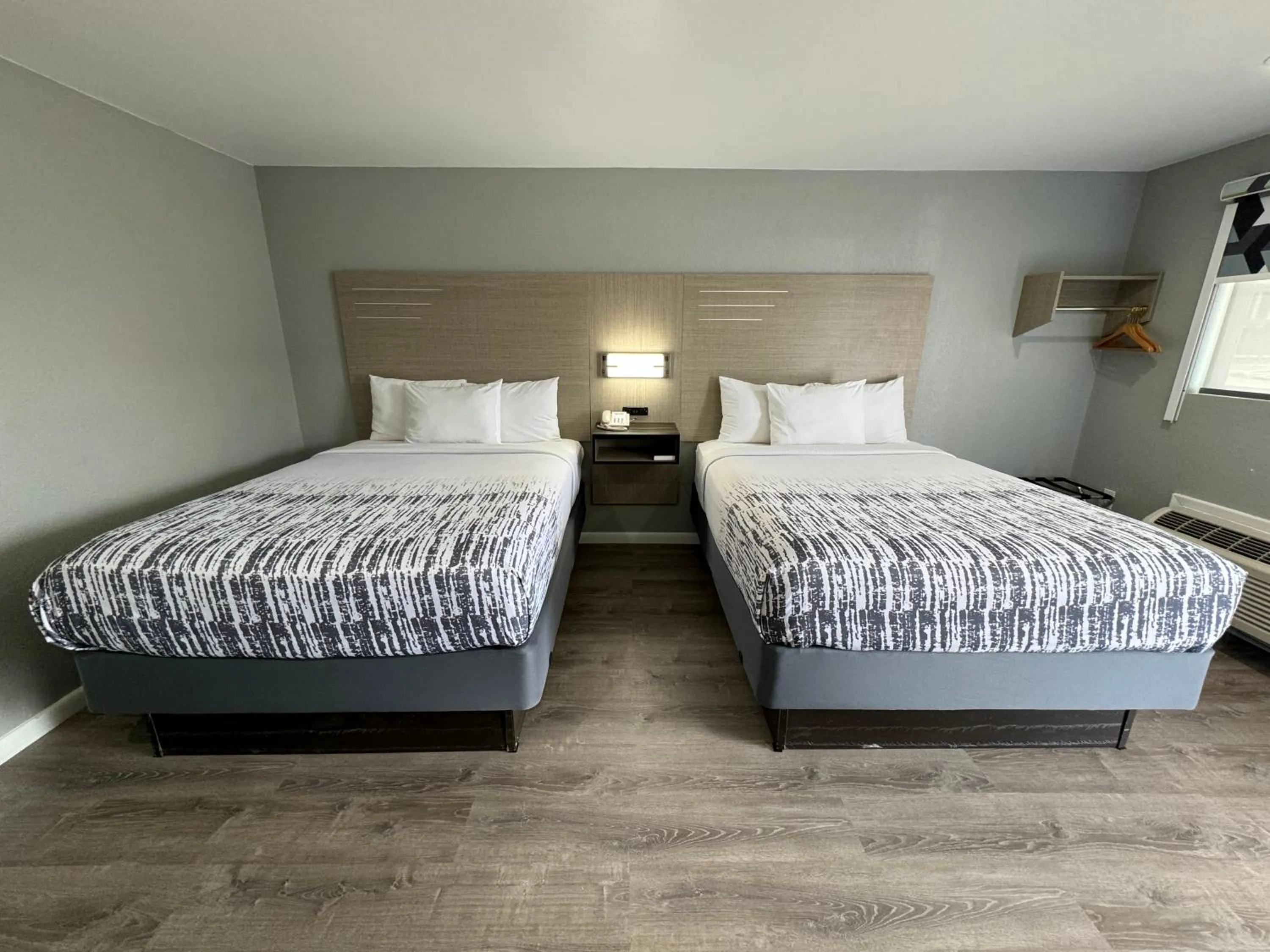 Bedroom, Bed in Copper Manor Motel