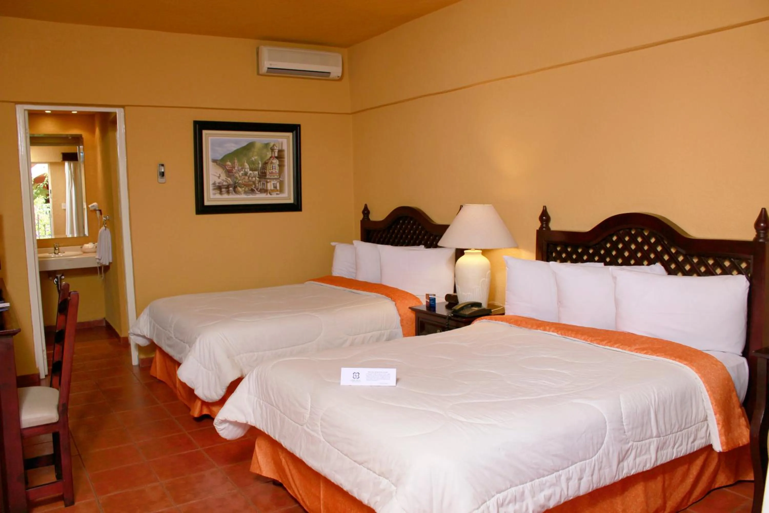 Photo of the whole room in Mision Orizaba