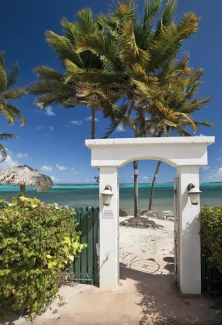 Facade/entrance in Colony Cove Beach Resort