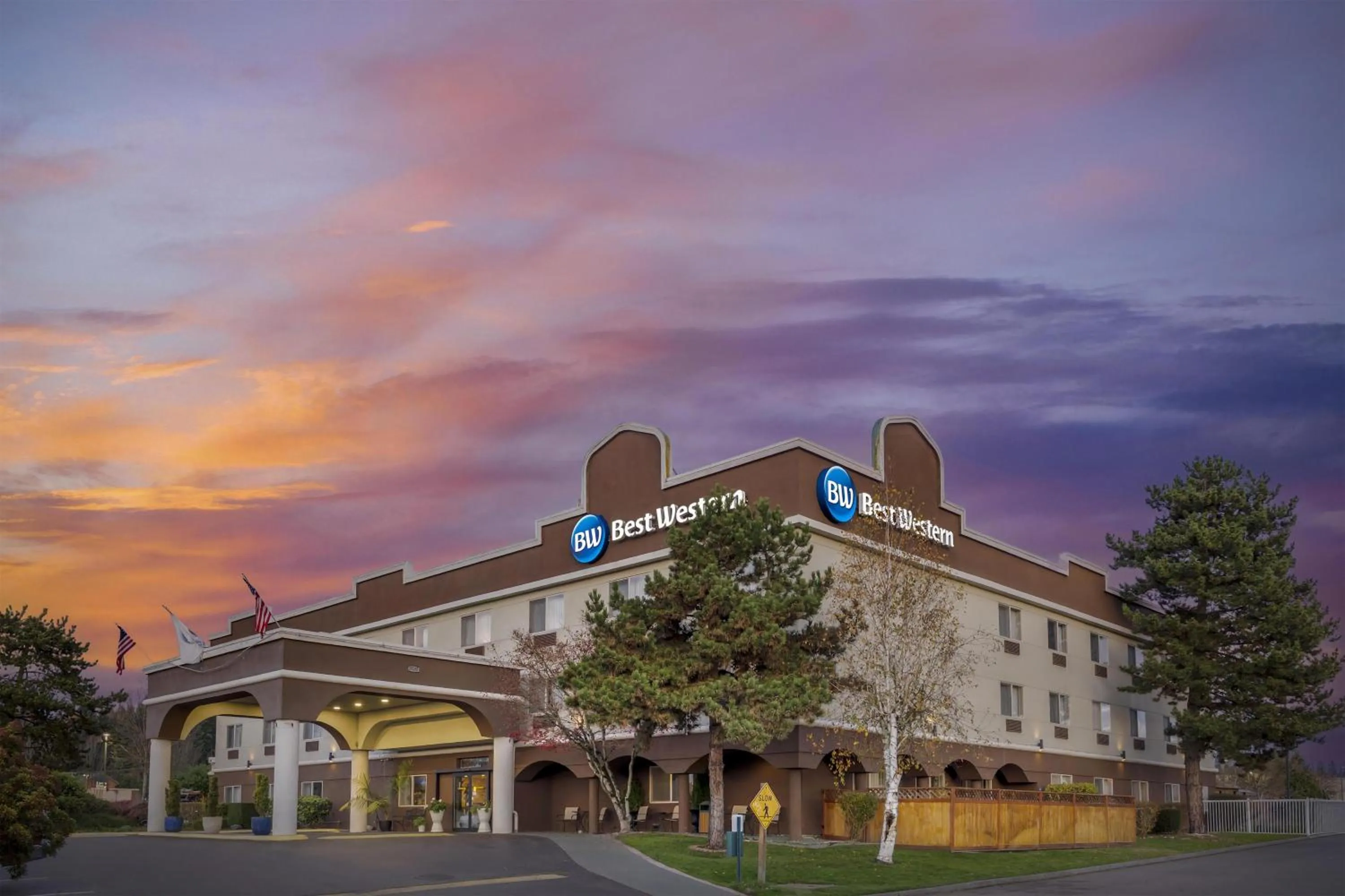 Property building in Best Western Sky Valley Inn