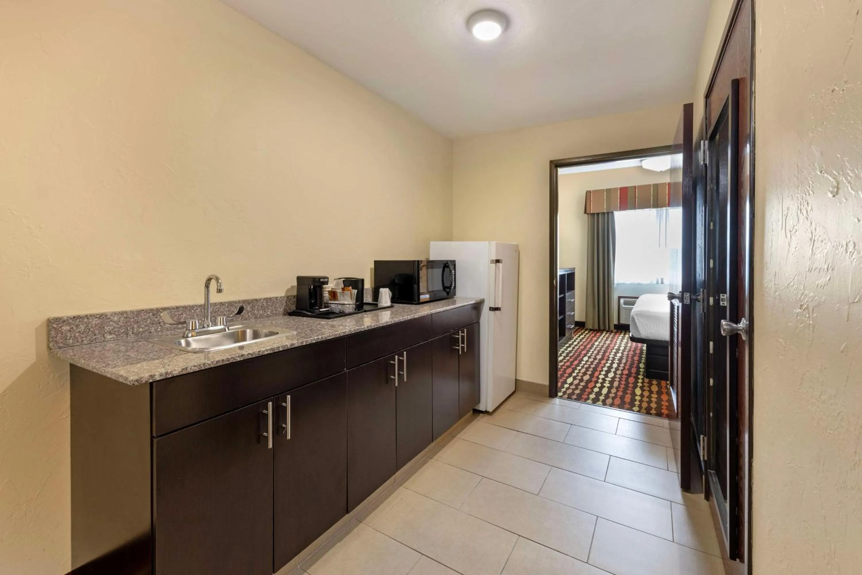 Photo of the whole room in Best Western Greentree Inn & Suites