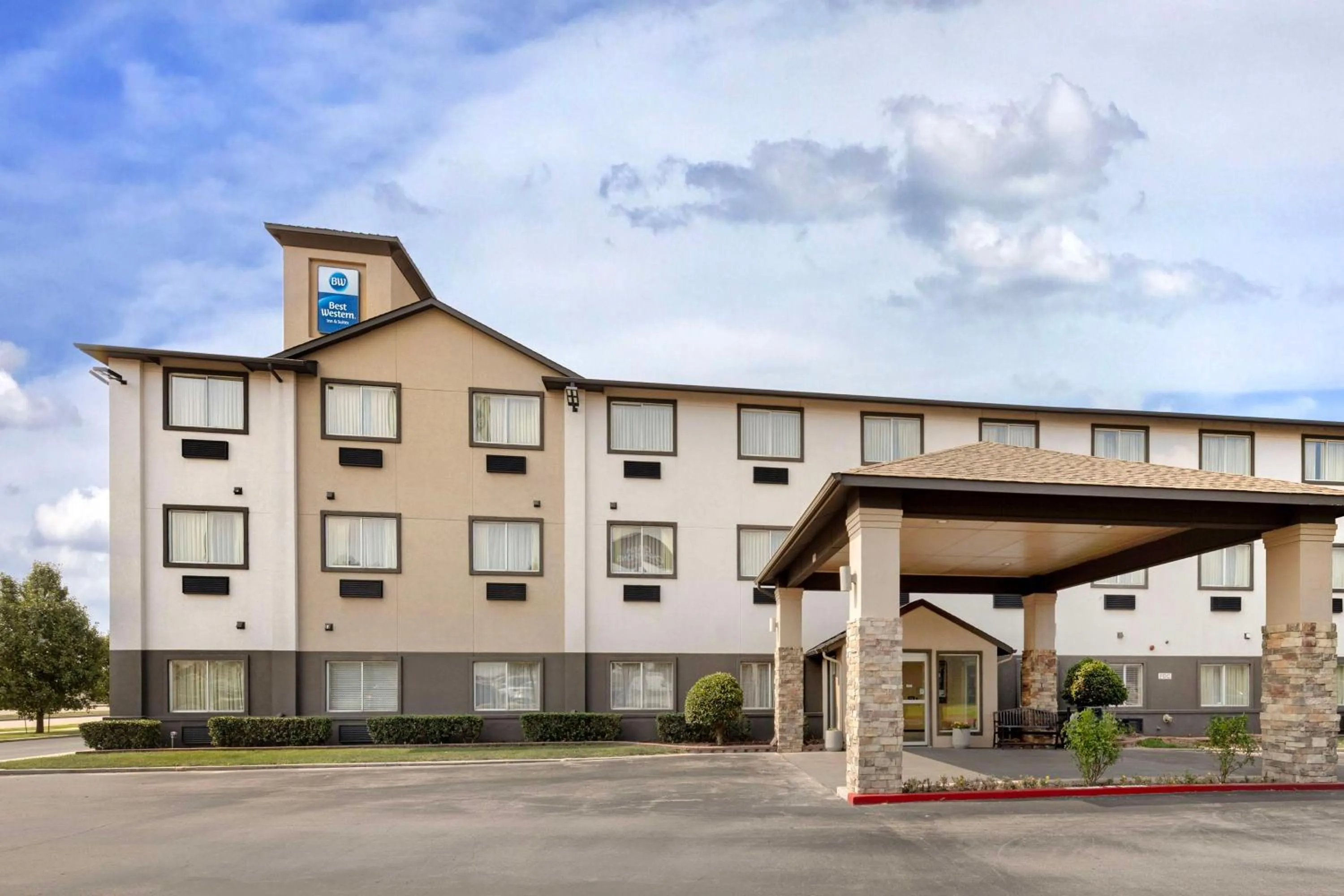 Property building in Best Western Greentree Inn & Suites