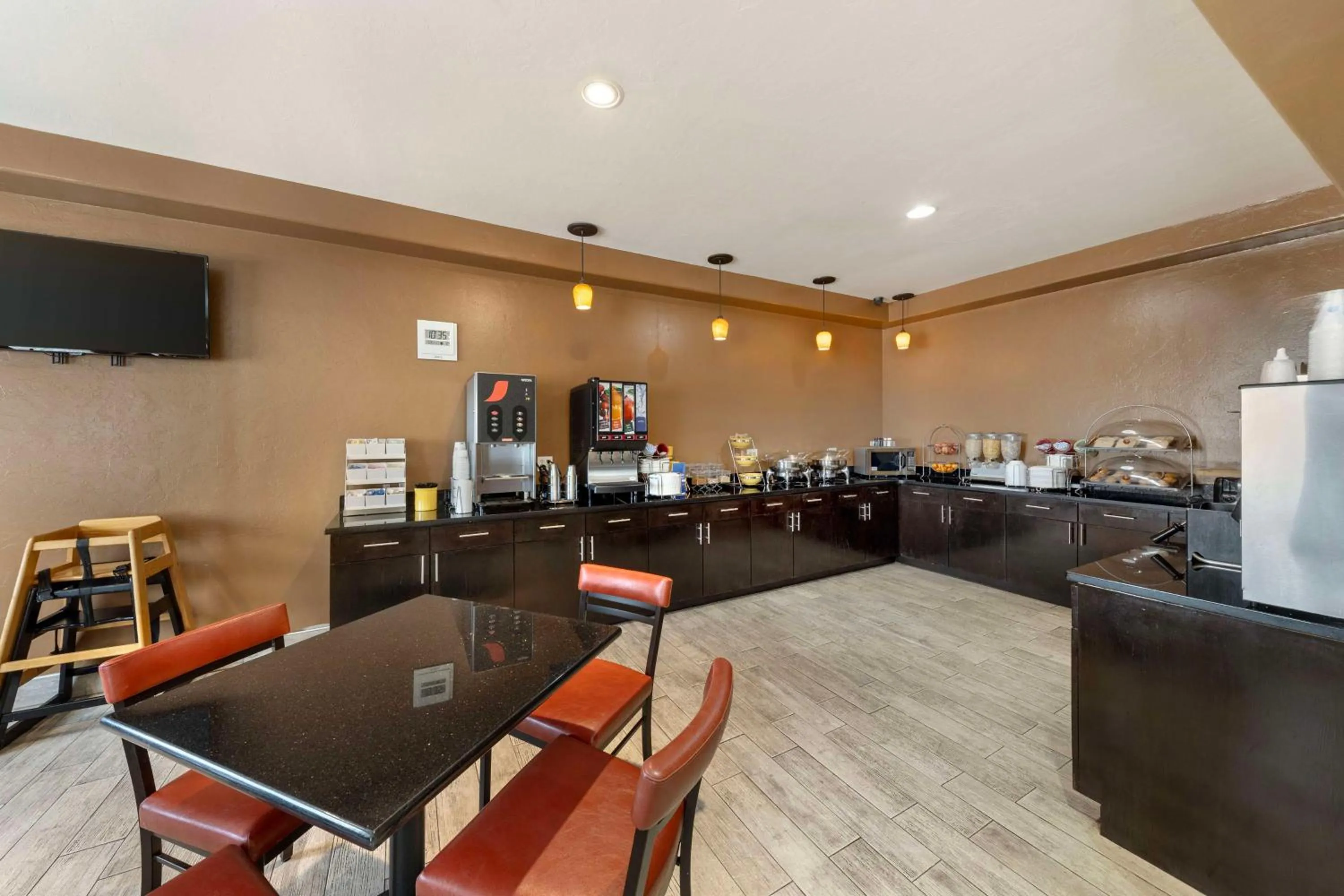 Breakfast in Best Western Greentree Inn & Suites