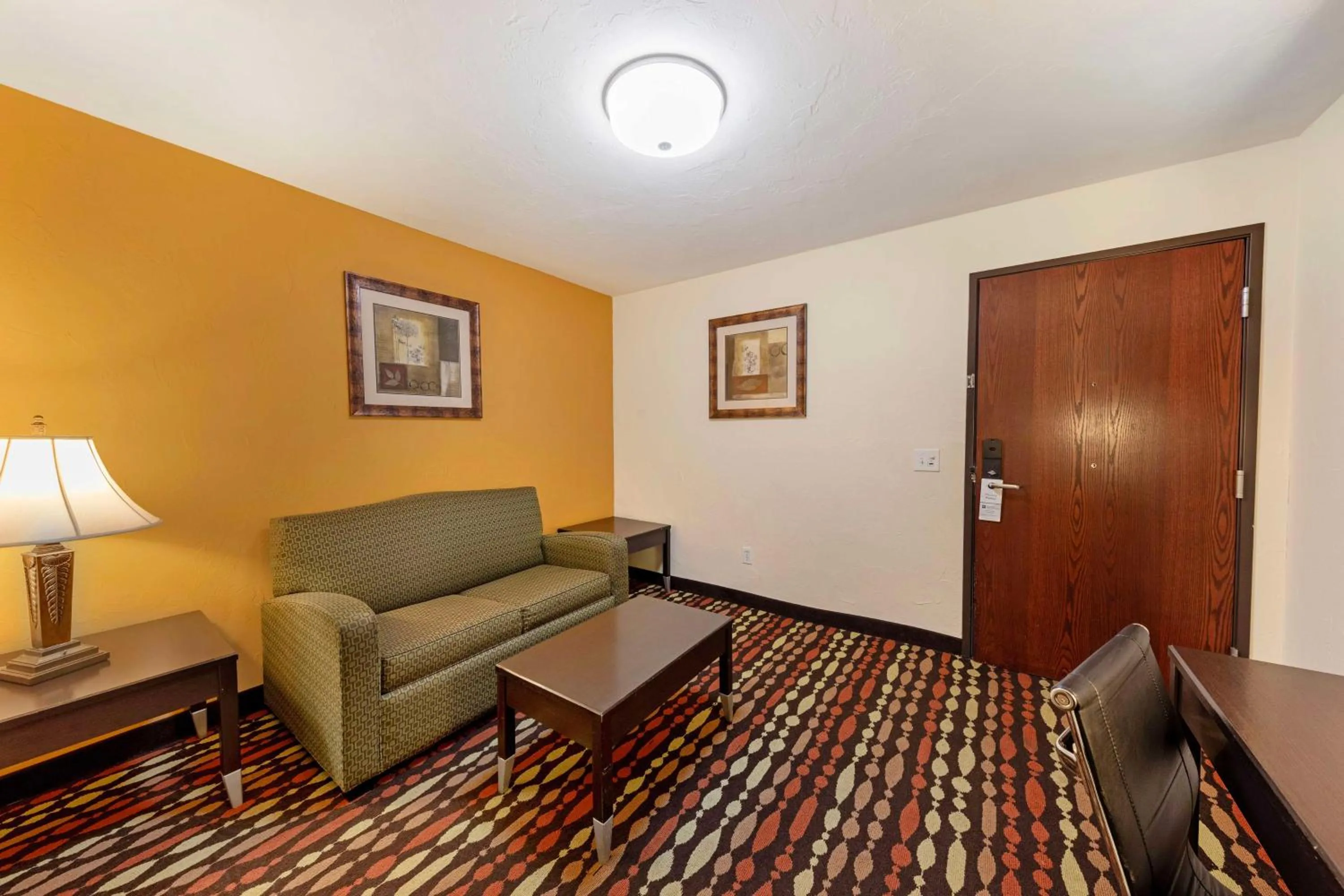 Photo of the whole room in Best Western Greentree Inn & Suites