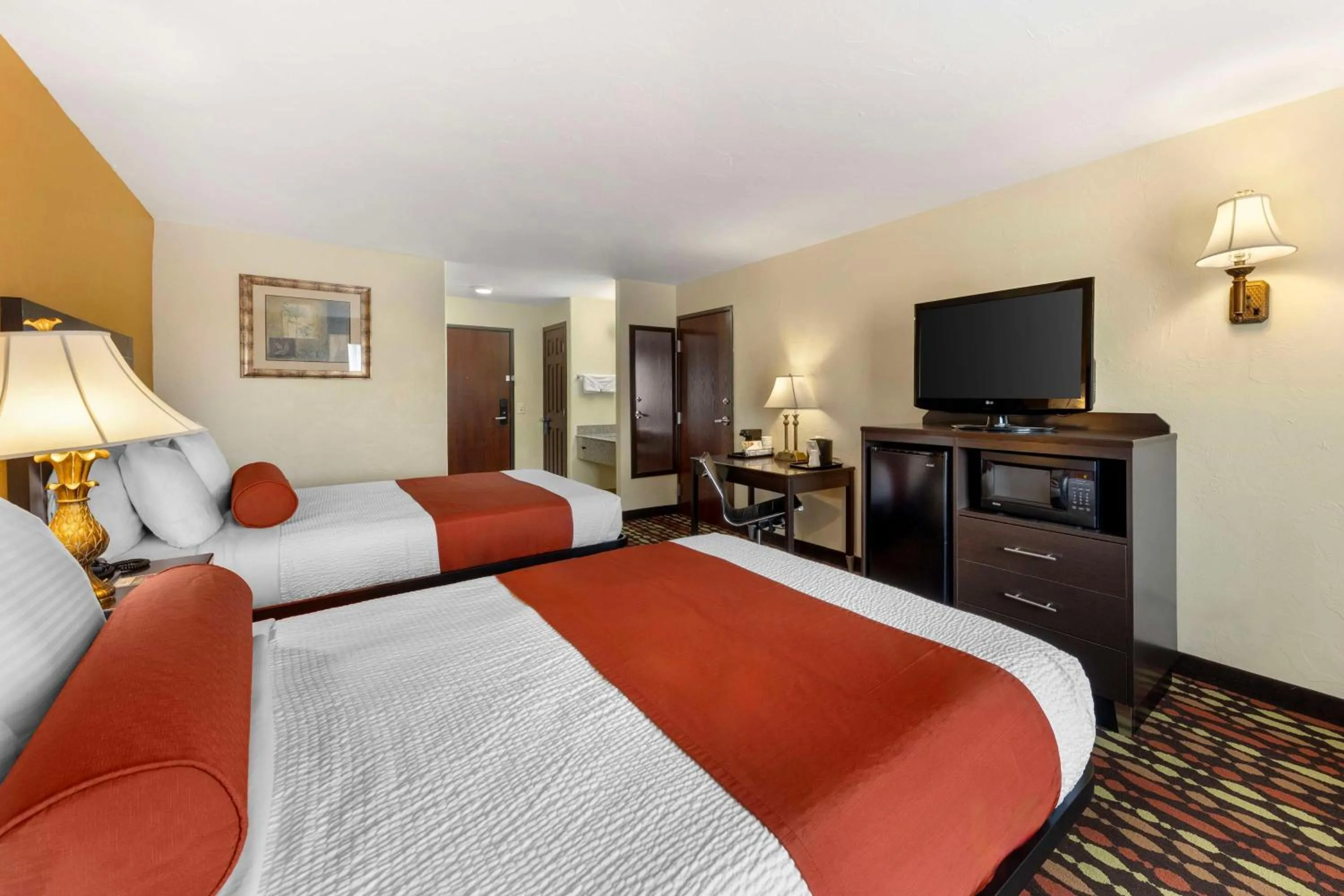 Bedroom, Bed in Best Western Greentree Inn & Suites