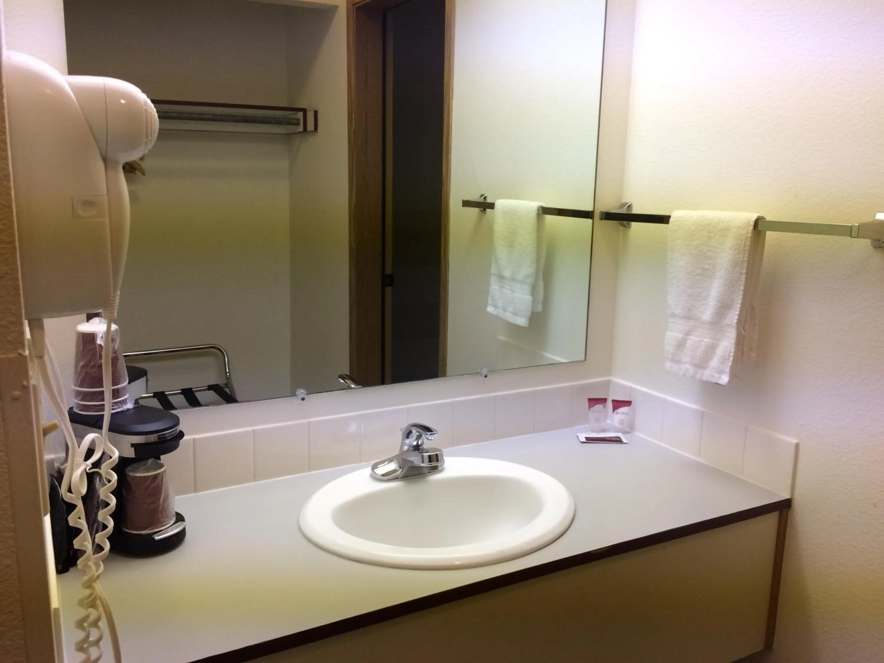 Coffee/tea facilities in King Oscar Motel Centralia