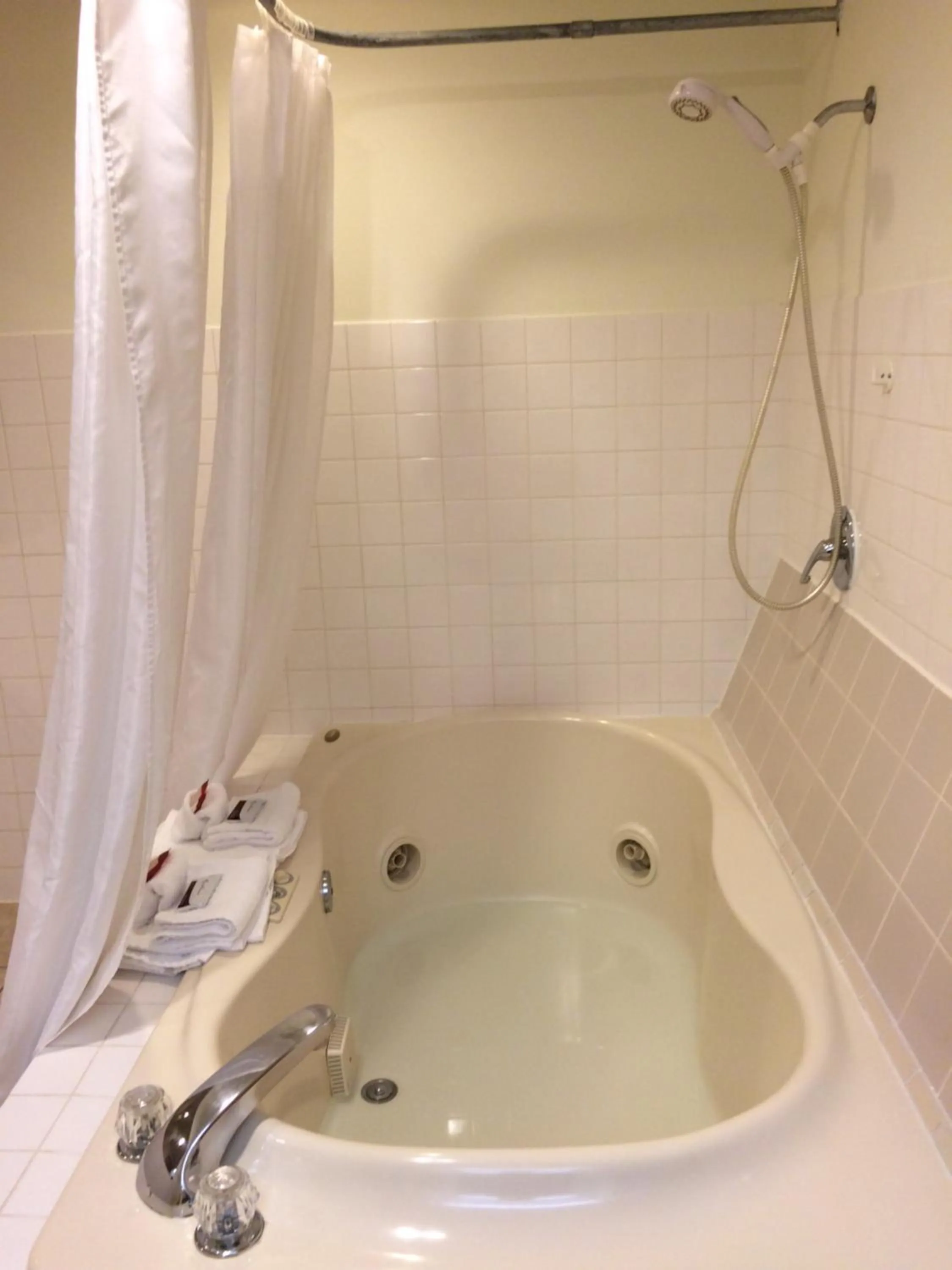 Bathroom in King Oscar Motel Centralia