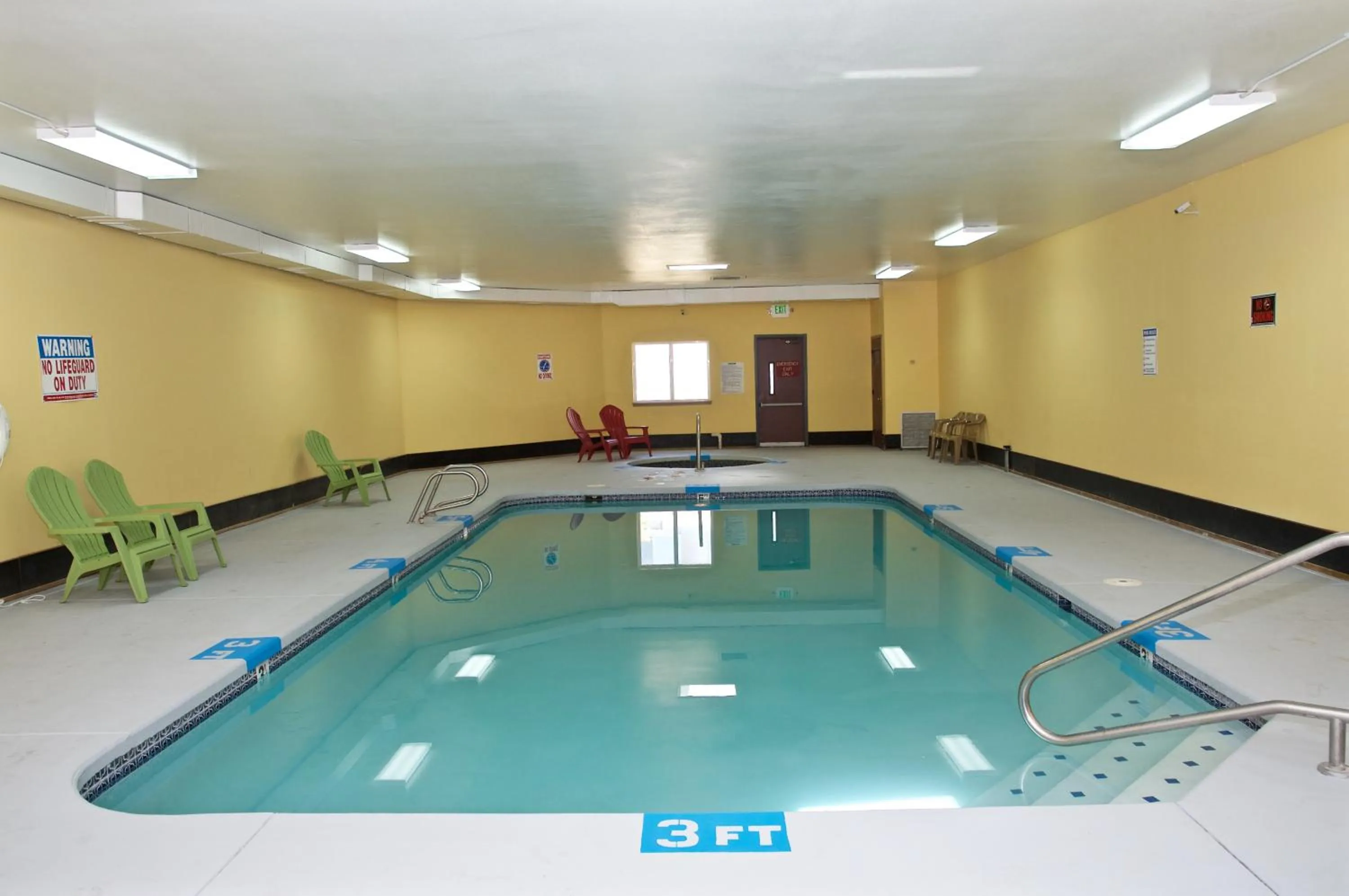 Swimming pool in King Oscar Motel Centralia