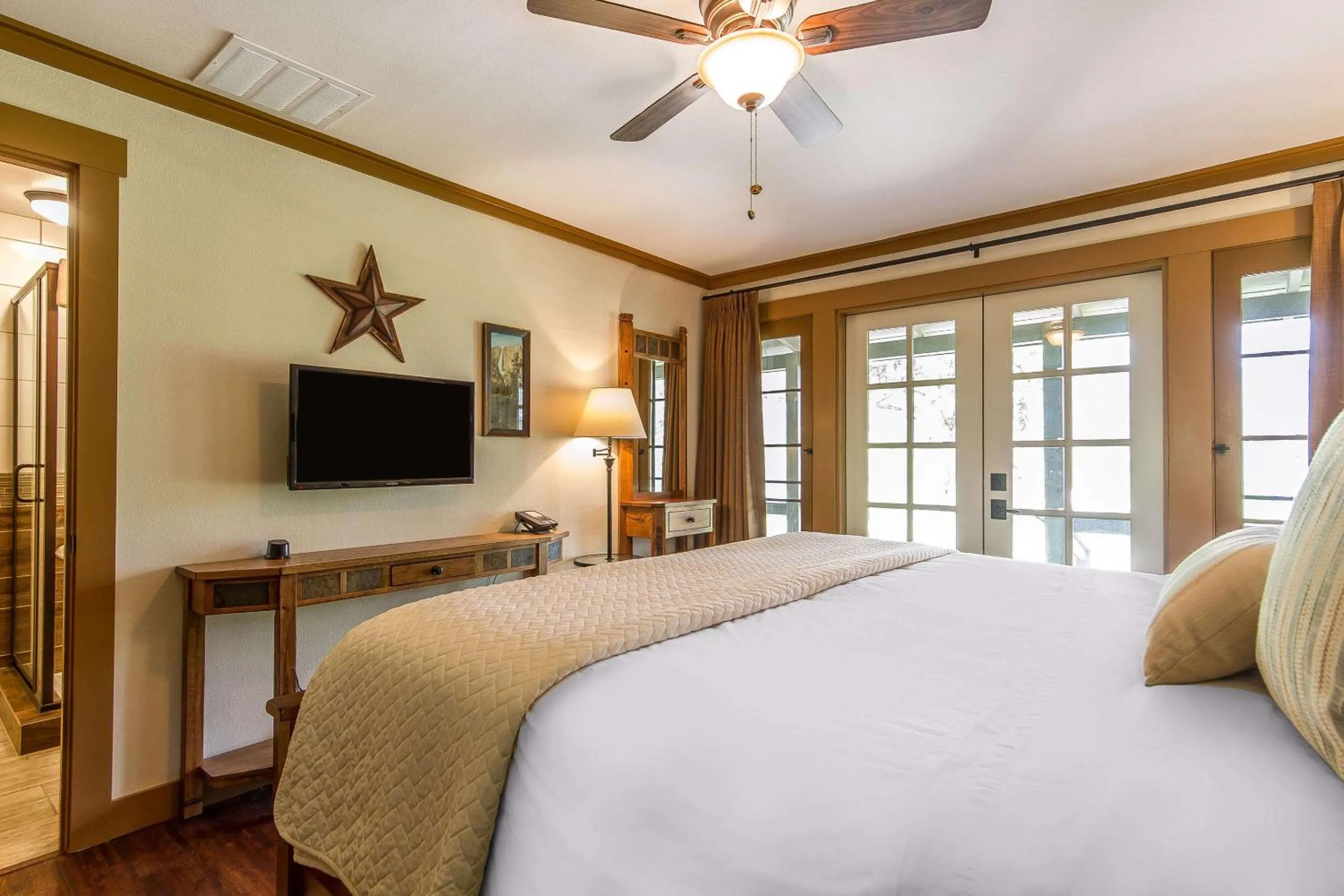 Bedroom, Bed in Sierra Sky Ranch