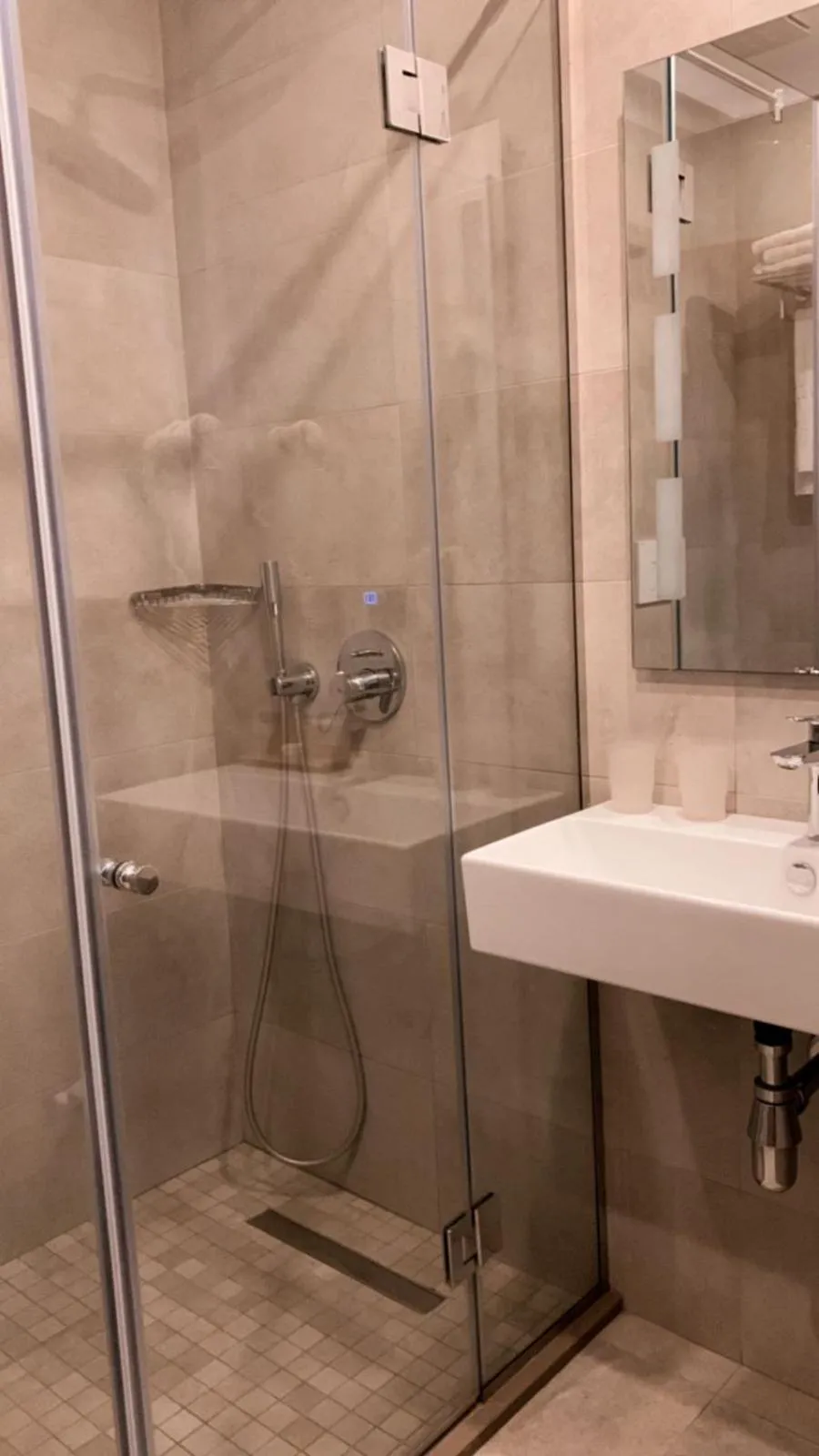 Shower in Hotel Saranda Butrinti, Affiliated by Melia