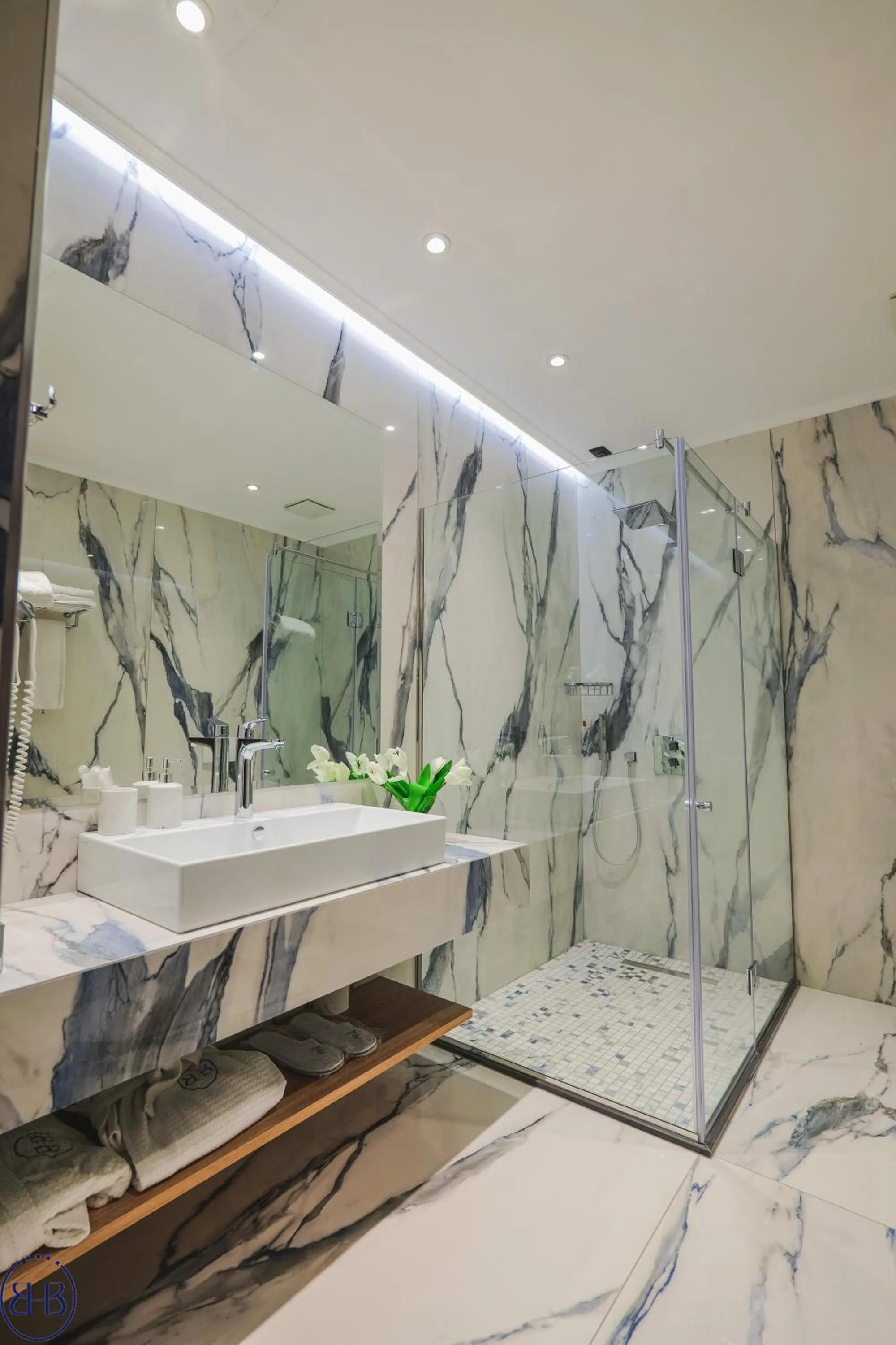 Shower in Hotel Saranda Butrinti, Affiliated by Melia